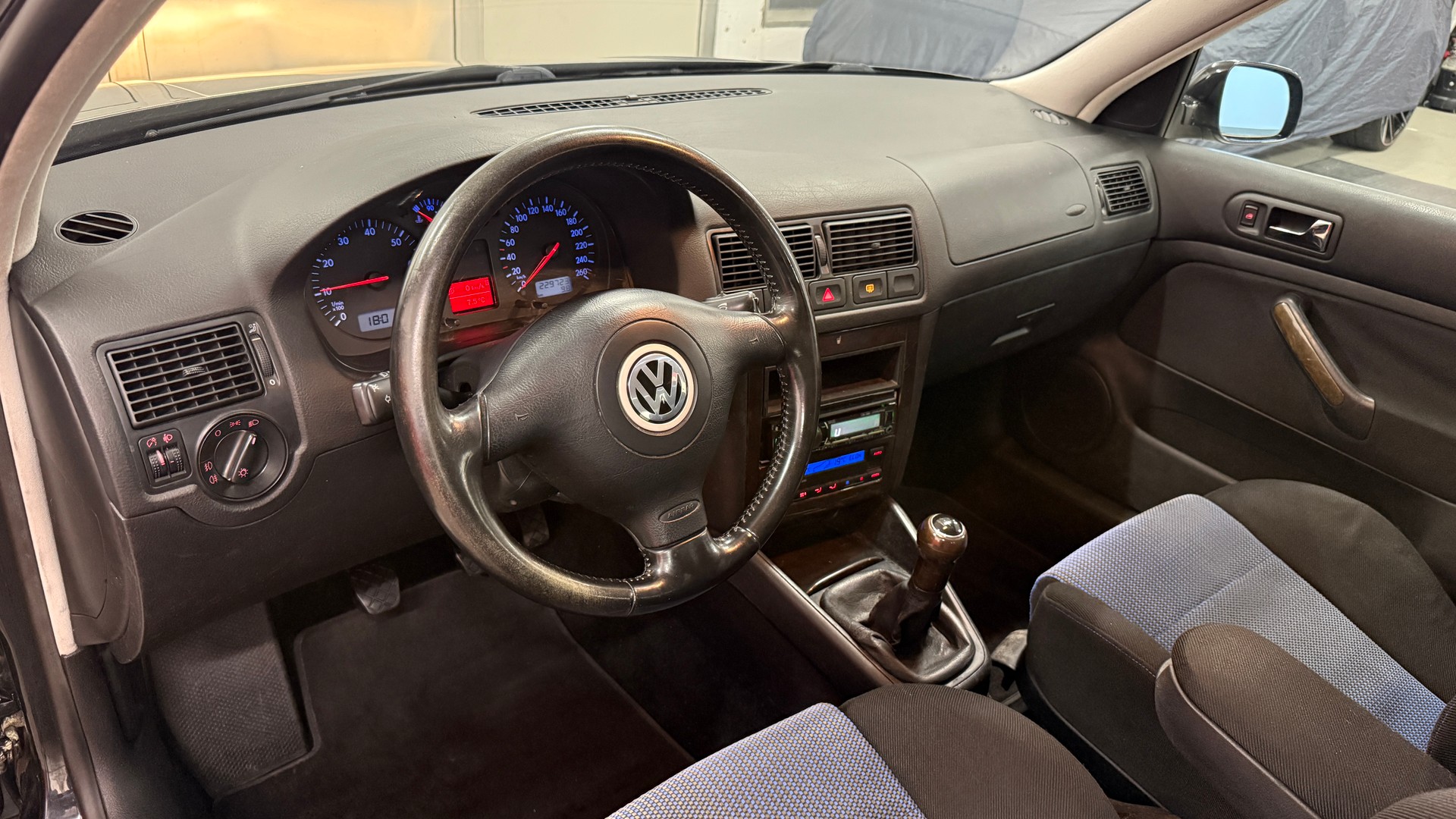 VW Golf 1.8 T GTI, *gepflegtes GTI, 1 Hand Auto, frisch ab MFK & Service, 8-fach berädert, Klimatronic-image-8