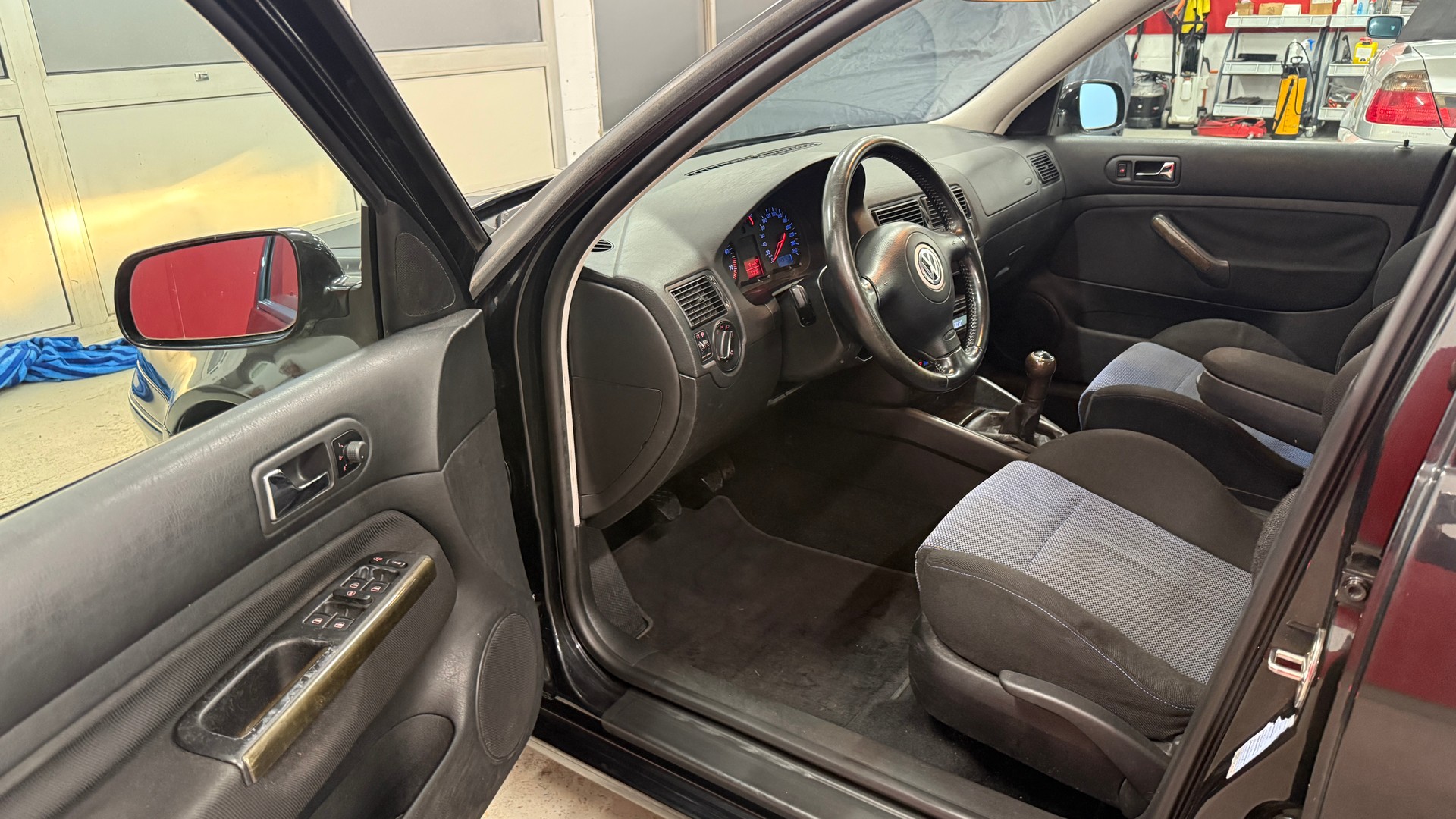 VW Golf 1.8 T GTI, *gepflegtes GTI, 1 Hand Auto, frisch ab MFK & Service, 8-fach berädert, Klimatronic-image-7