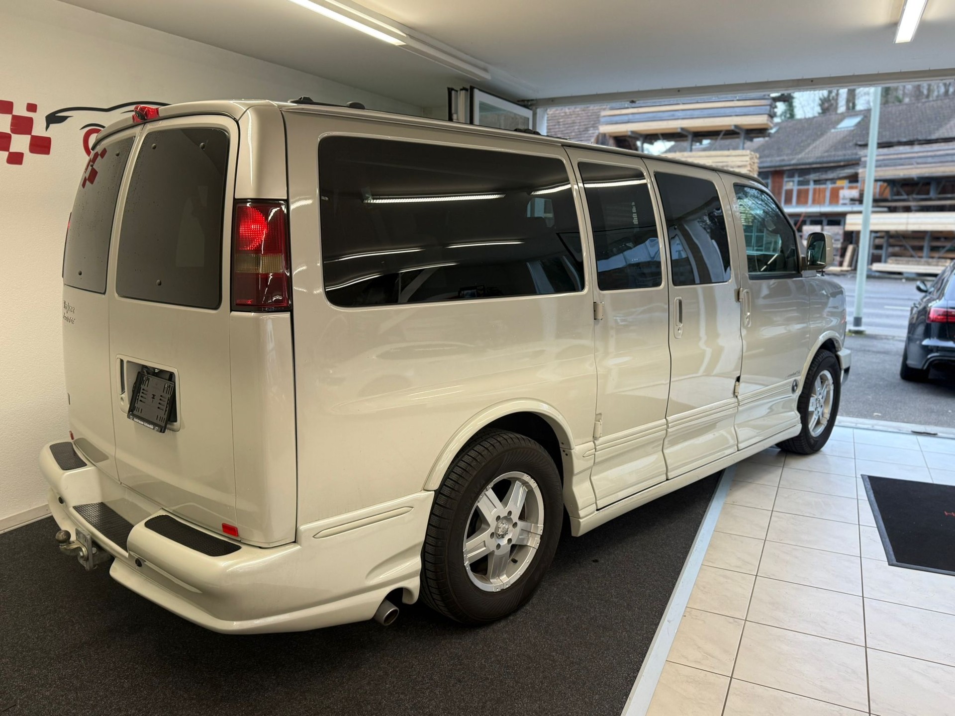 CHEVROLET EXPRESS H 1500-showroom-element-3