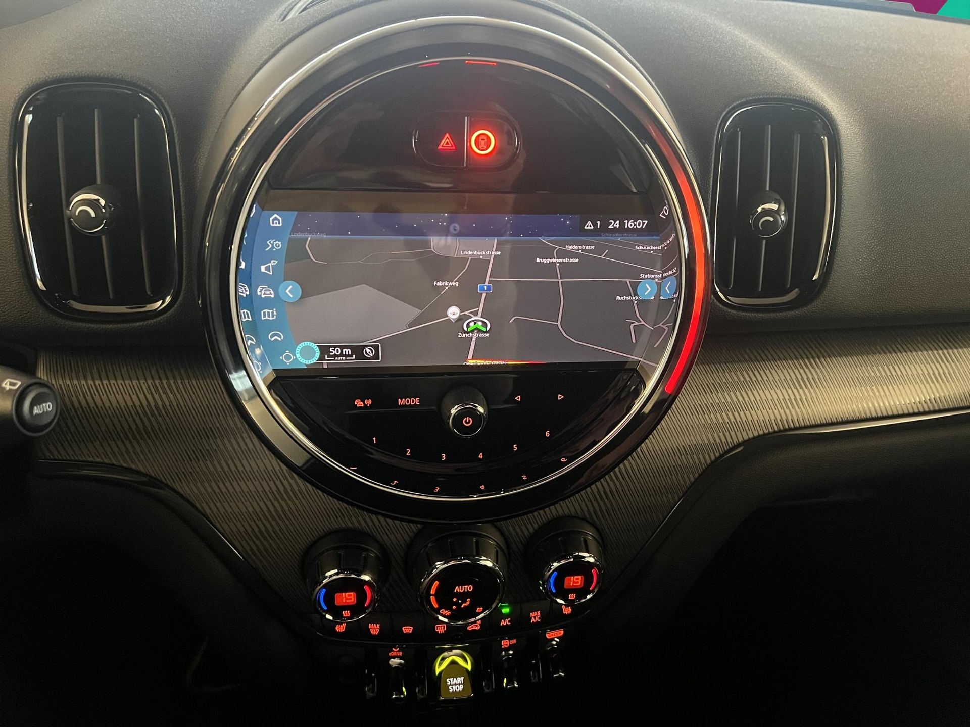MINI Countryman SE ALL4-image-15