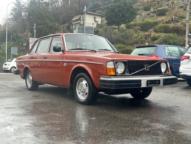 VOLVO 244 DL 2.1 ---VETERAN ----