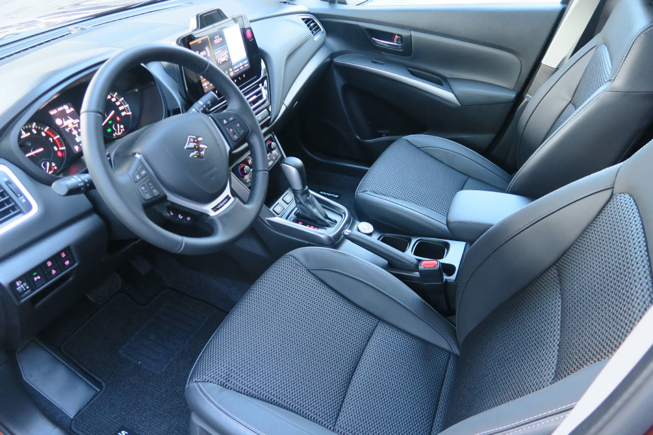 SUZUKI S-Cross 1.4 T Sakura Top Hybrid 4x4-showroom-element-3