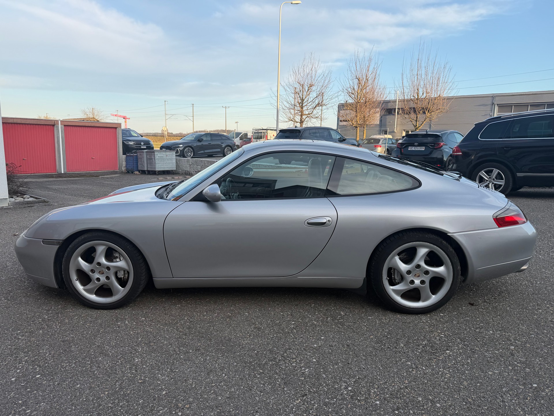 PORSCHE 911 Carrera 4-image-2