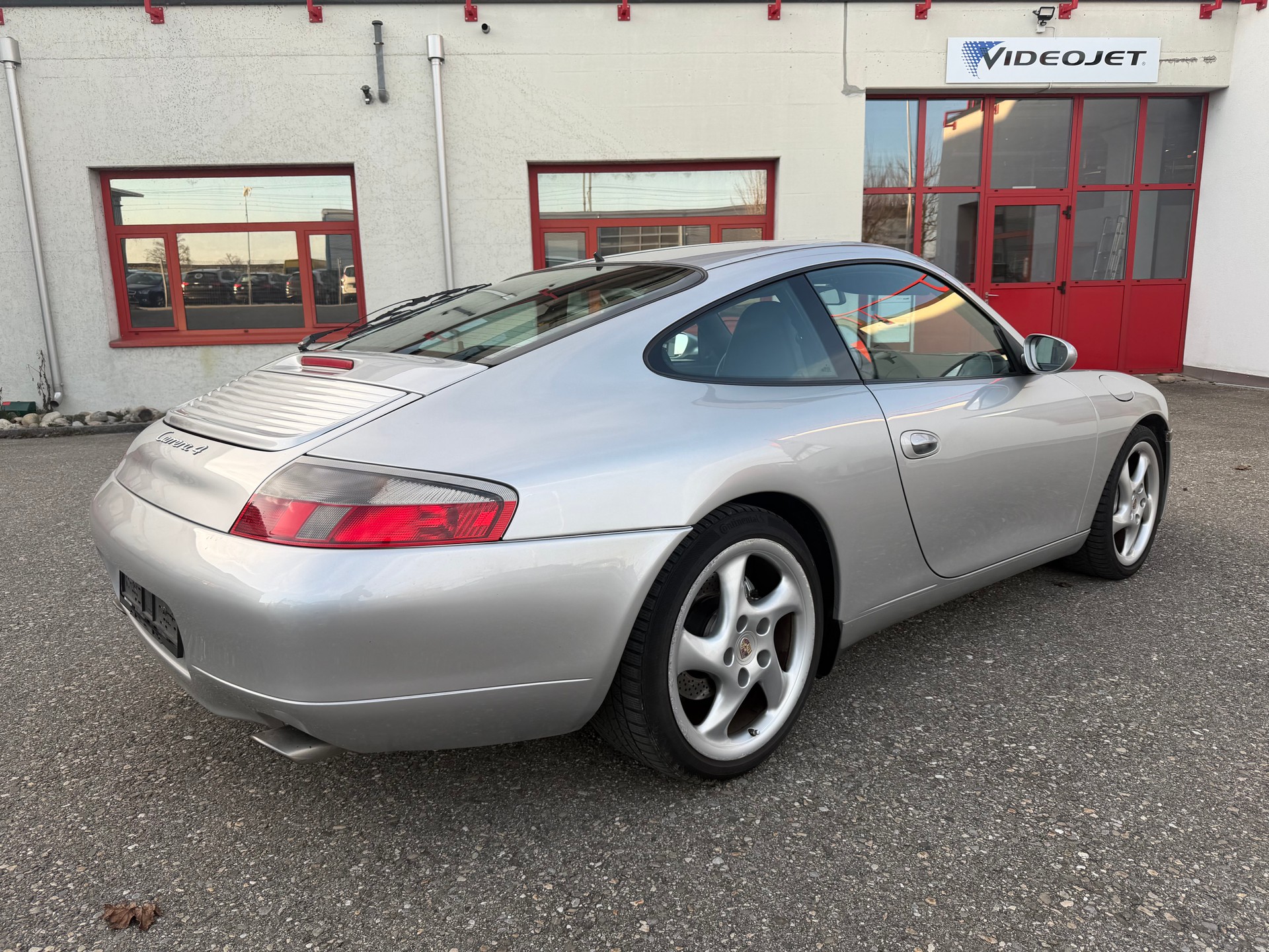 PORSCHE 911 Carrera 4-image-3