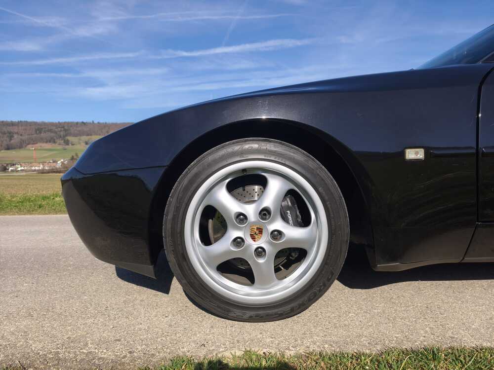 PORSCHE 944 Turbo-image-14