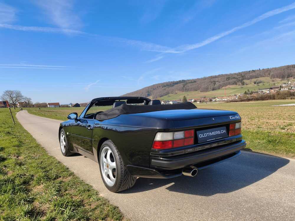 PORSCHE 944 Turbo-image-1