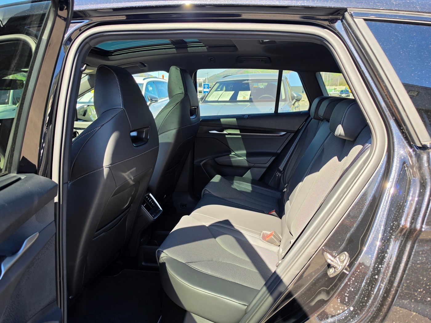 SKODA Enyaq 4x4 RS-image-8