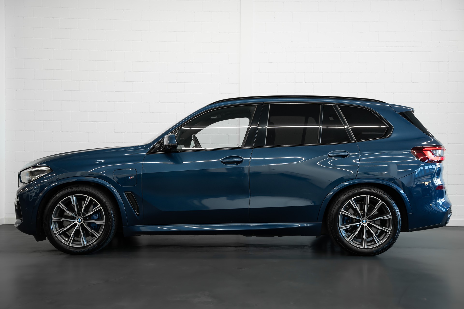 BMW X5 xDrive 45e M Sport Steptronic-showroom-element-2