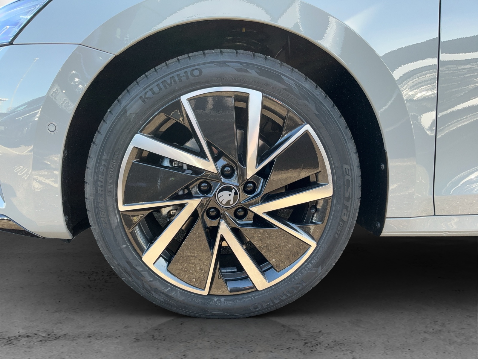 SKODA Octavia Combi 1.5 TSI mHEV DSG Sport Line-image-12