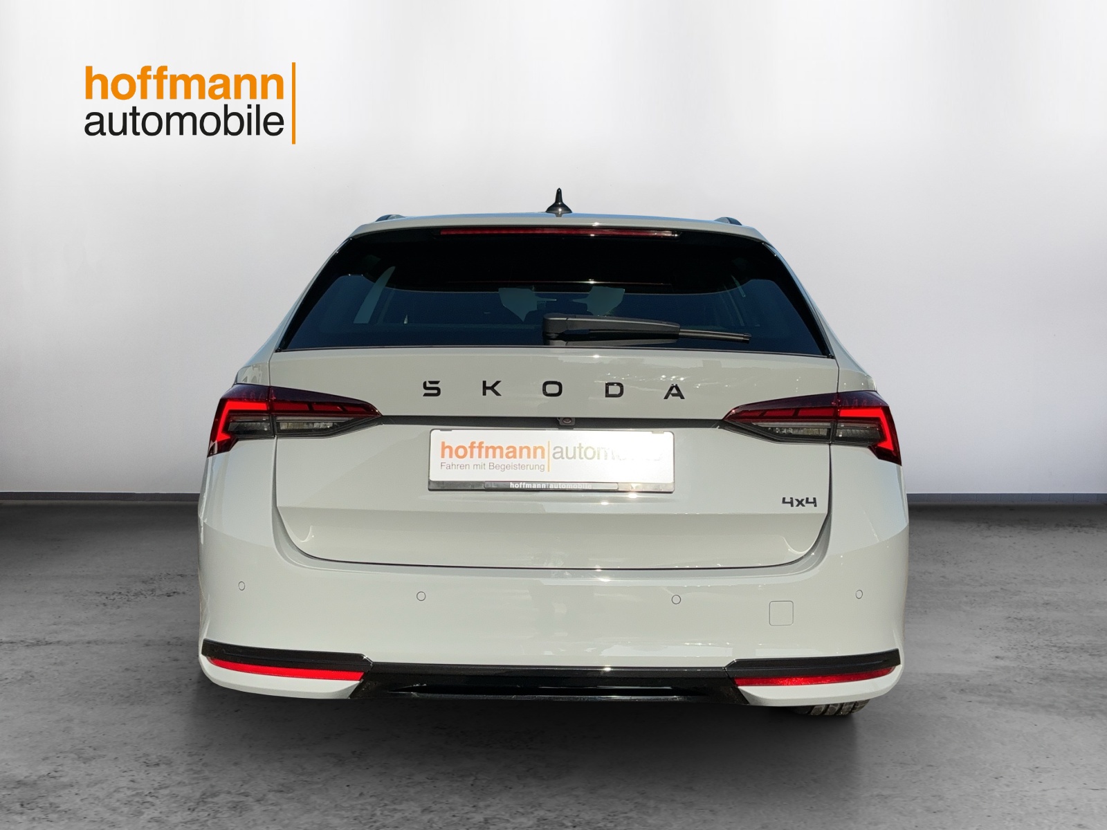 SKODA Octavia Combi 1.5 TSI mHEV DSG Sport Line-image-4