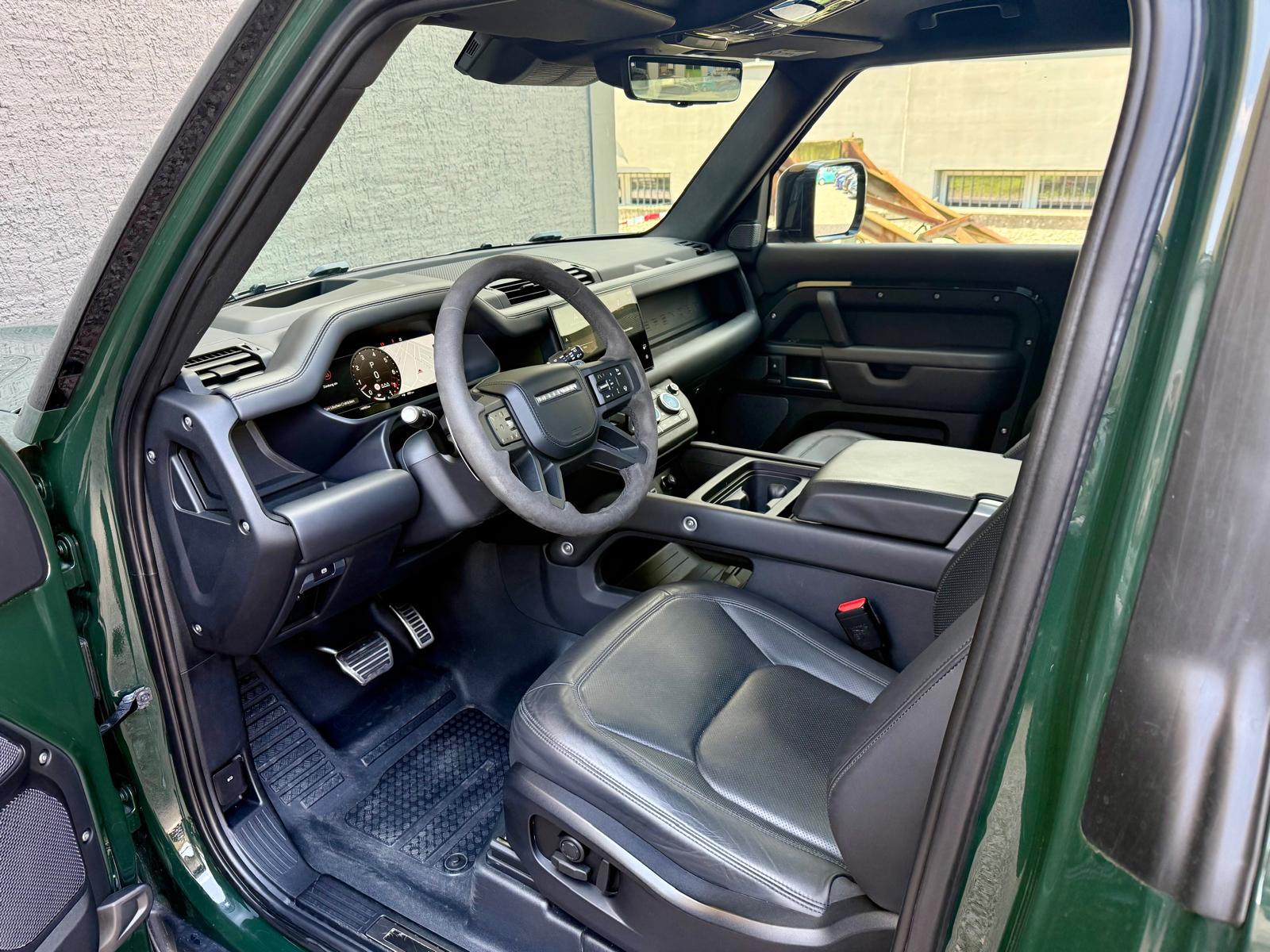 LAND ROVER Defender 90 525 V8 5.0 AT8-image-10
