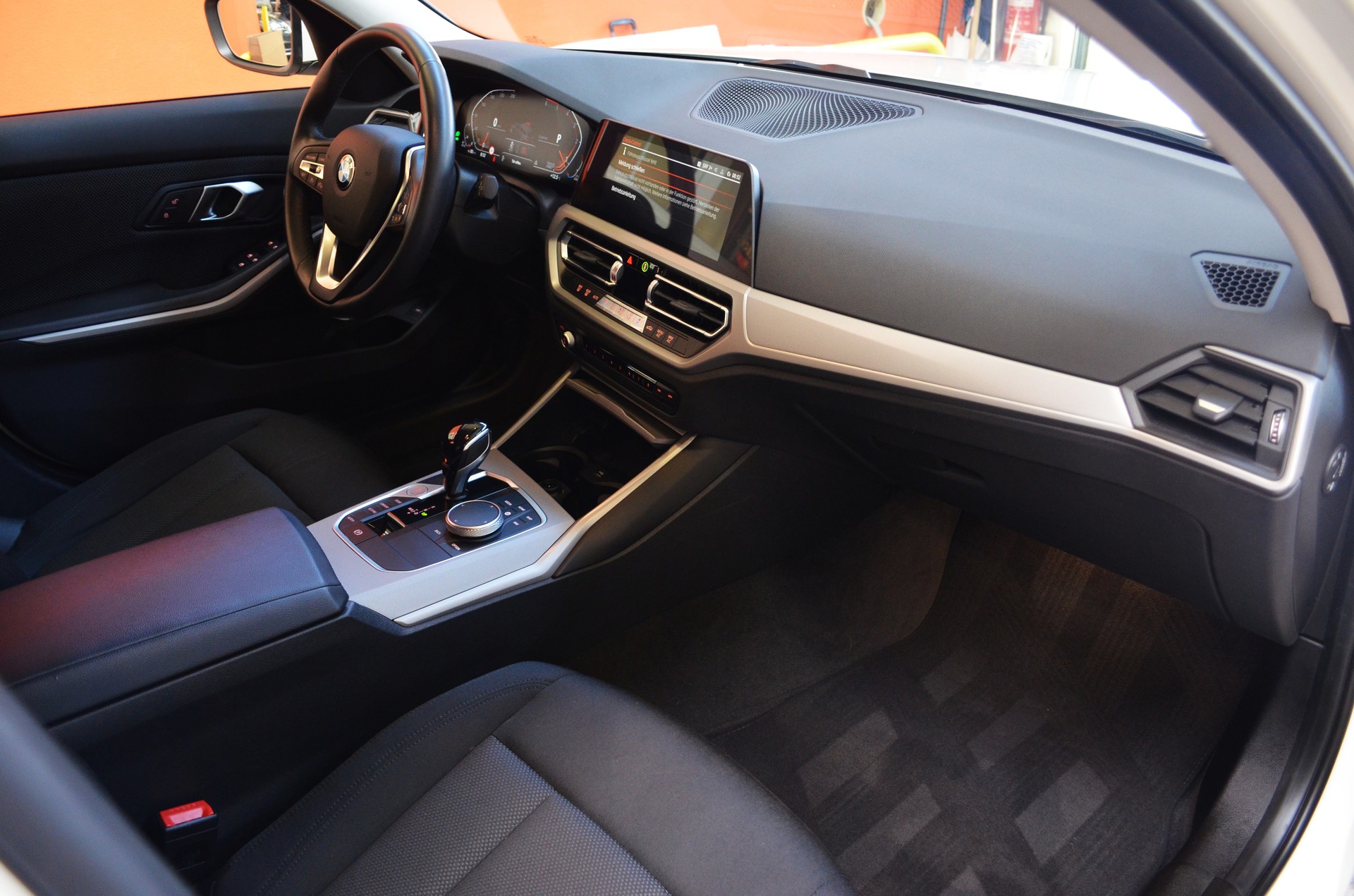BMW 320d xDrive 48V Touring Steptronic-image-8