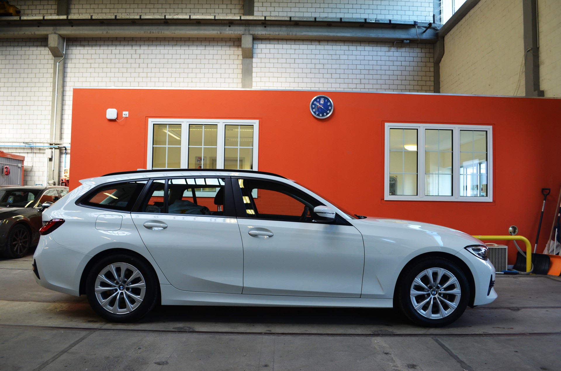 BMW 320d xDrive 48V Touring Steptronic-image-3