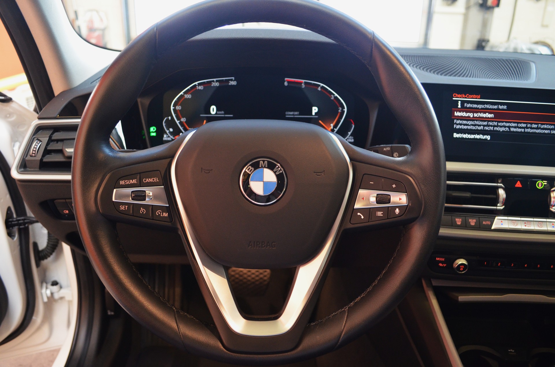 BMW 320d xDrive 48V Touring Steptronic-image-9