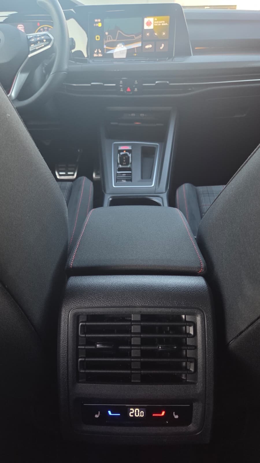 VW Golf 2.0 TSI GTI DSG-image-13