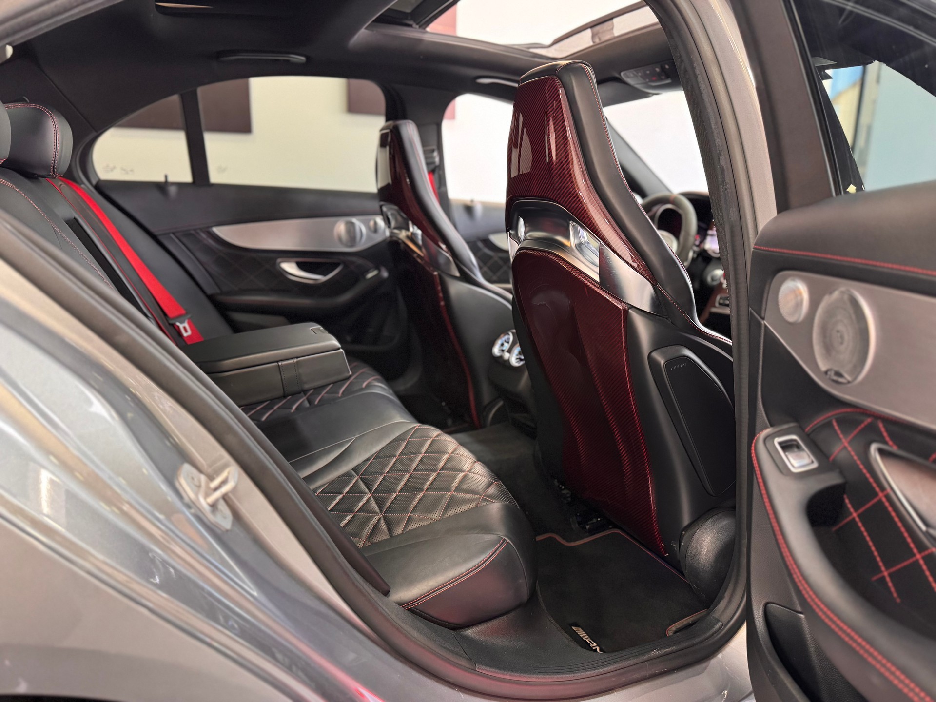 MERCEDES-BENZ C 63 S AMG Edition 1 Speedshift *Panorama / Carbon Exterieur & Interieur / Burmester / Head-Up / Schalensitze*-image-8