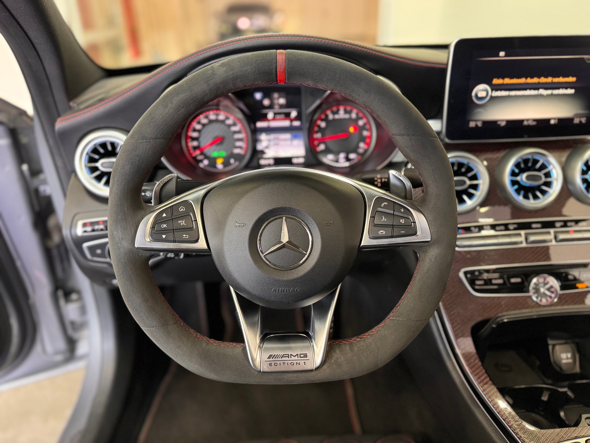 MERCEDES-BENZ C 63 S AMG Edition 1 Speedshift *Panorama / Carbon Exterieur & Interieur / Burmester / Head-Up / Schalensitze*-image-11