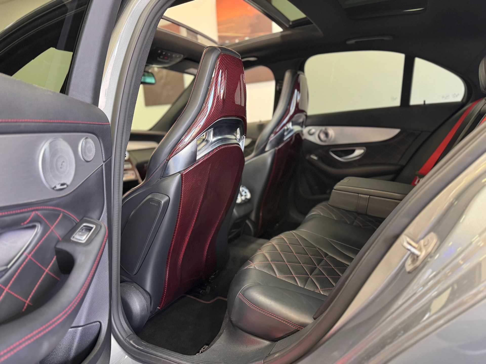 MERCEDES-BENZ C 63 S AMG Edition 1 Speedshift *Panorama / Carbon Exterieur & Interieur / Burmester / Head-Up / Schalensitze*-image-7