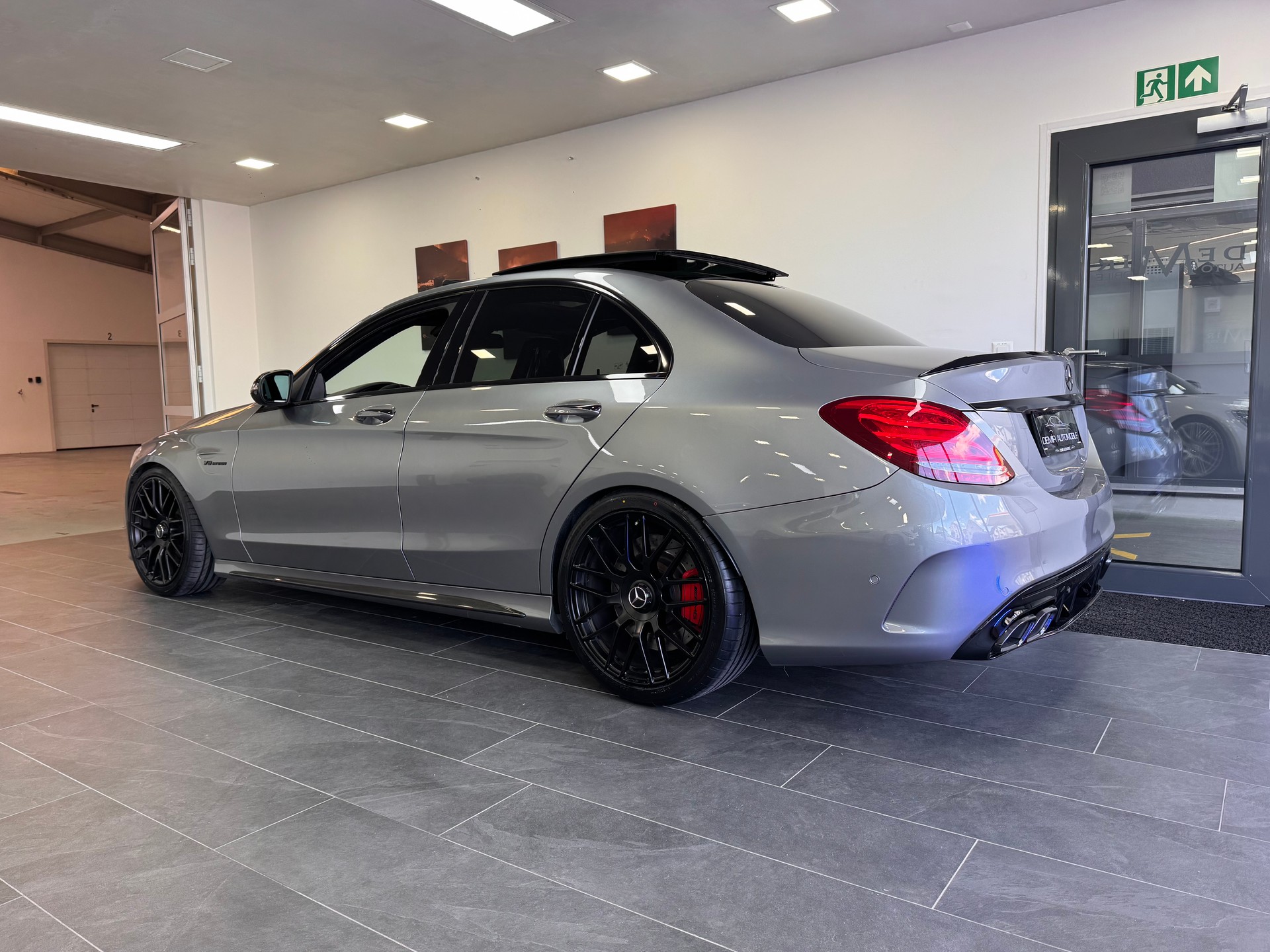 MERCEDES-BENZ C 63 S AMG Edition 1 Speedshift *Panorama / Carbon Exterieur & Interieur / Burmester / Head-Up / Schalensitze*-image-4