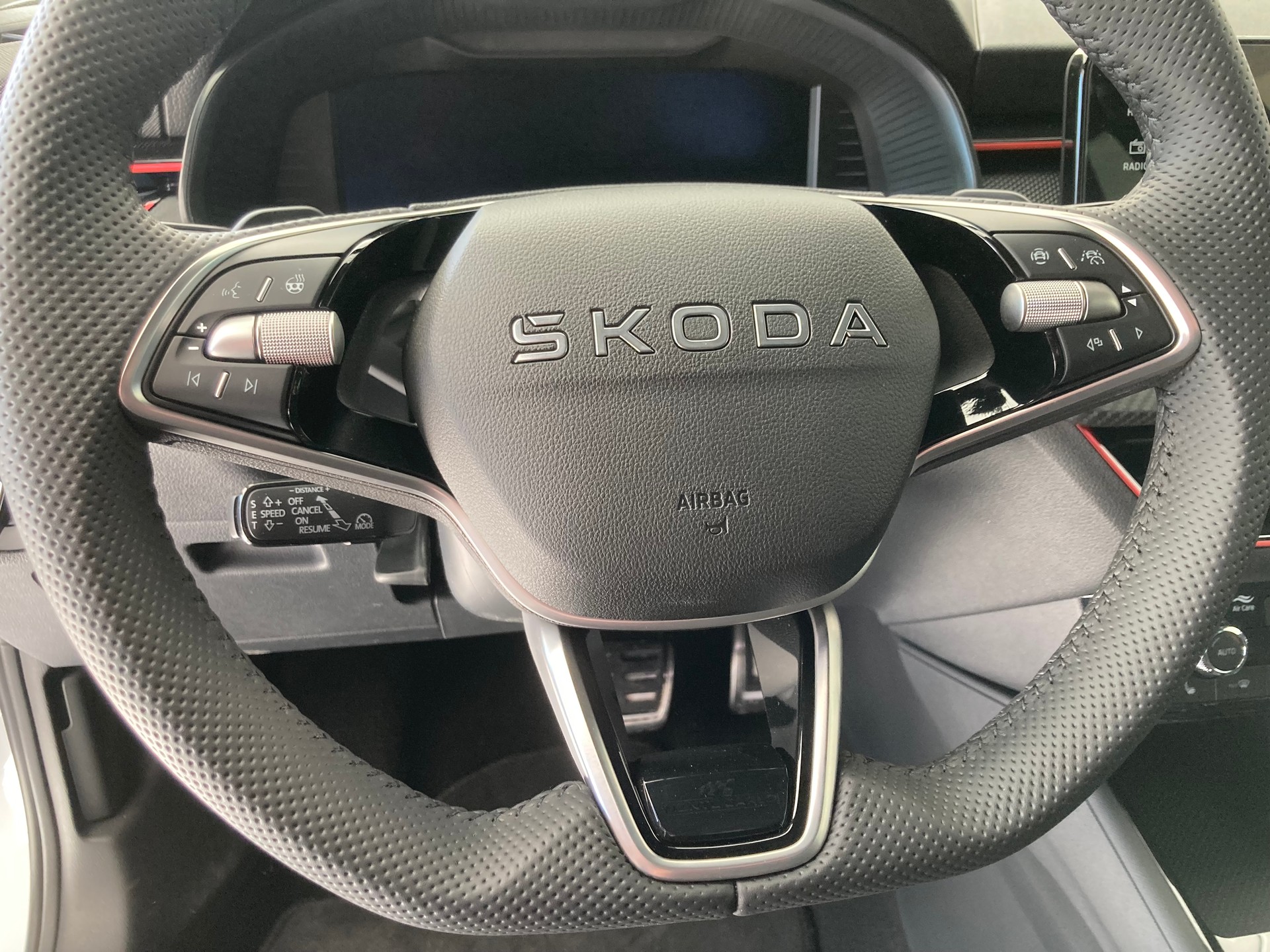 SKODA Kamiq 1.5 TSI Monte Carlo DSG-image-9