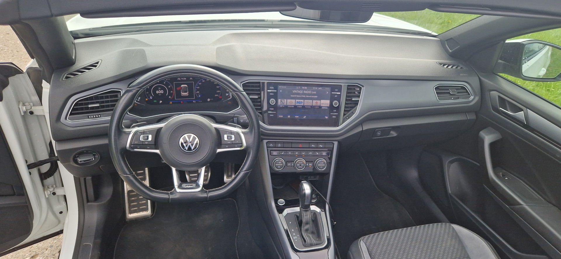 VW T-Roc Cabriolet R-Line "Black&White 1.5TSI DSG-image-3
