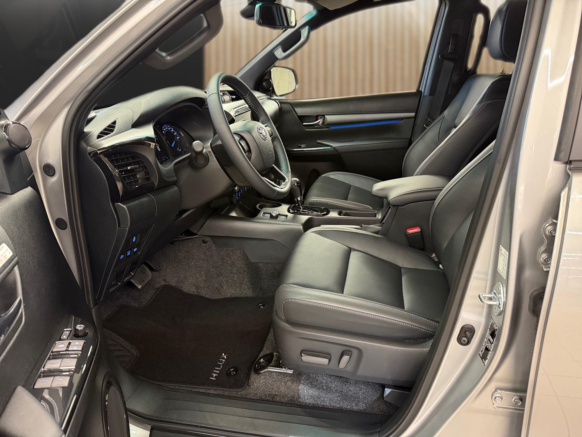 TOYOTA Hilux Double Cab.-Pick-up 2.8 D-4D MHEV 204 Invincible-image-10