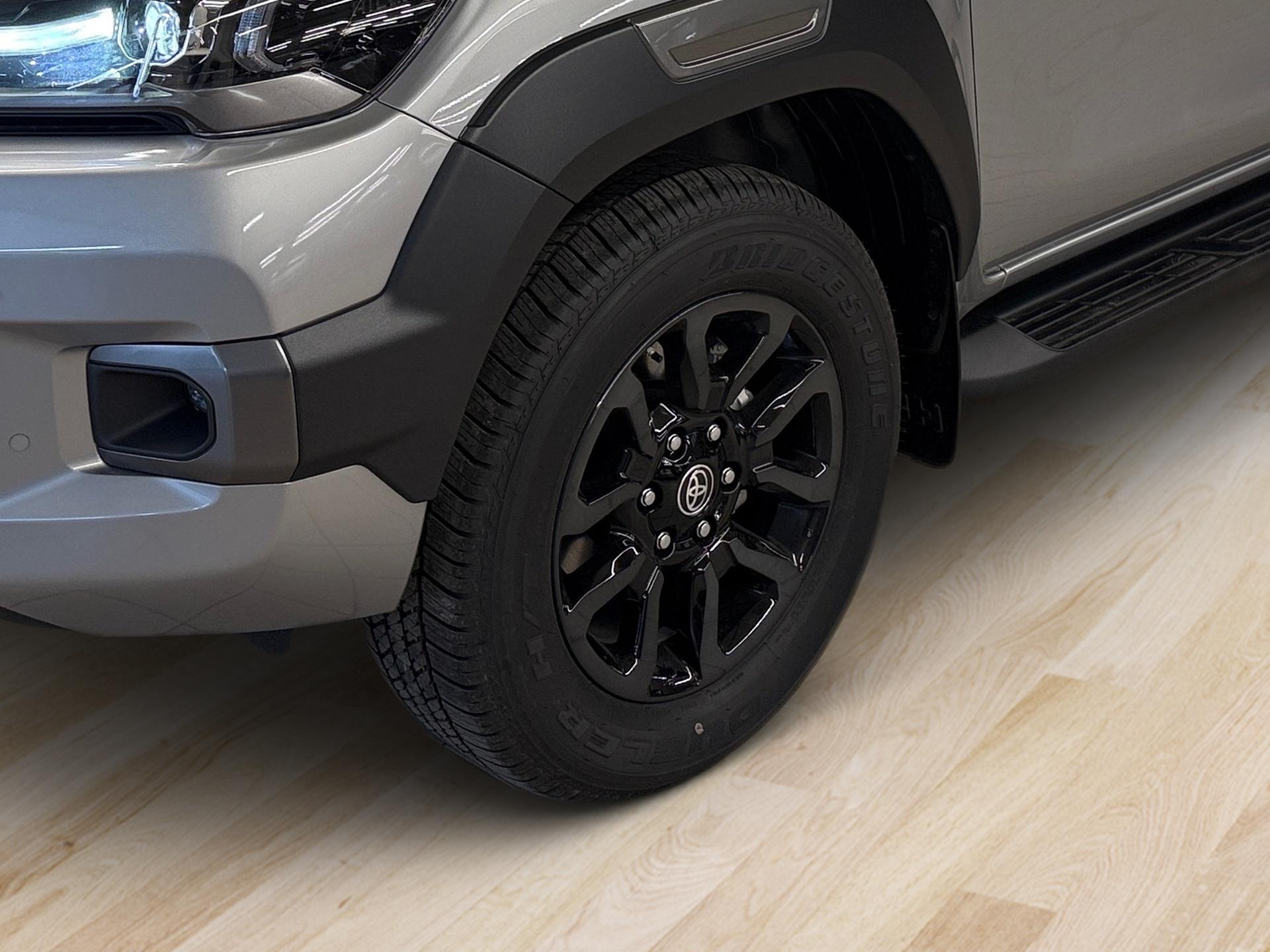 TOYOTA Hilux Double Cab.-Pick-up 2.8 D-4D MHEV 204 Invincible-image-9