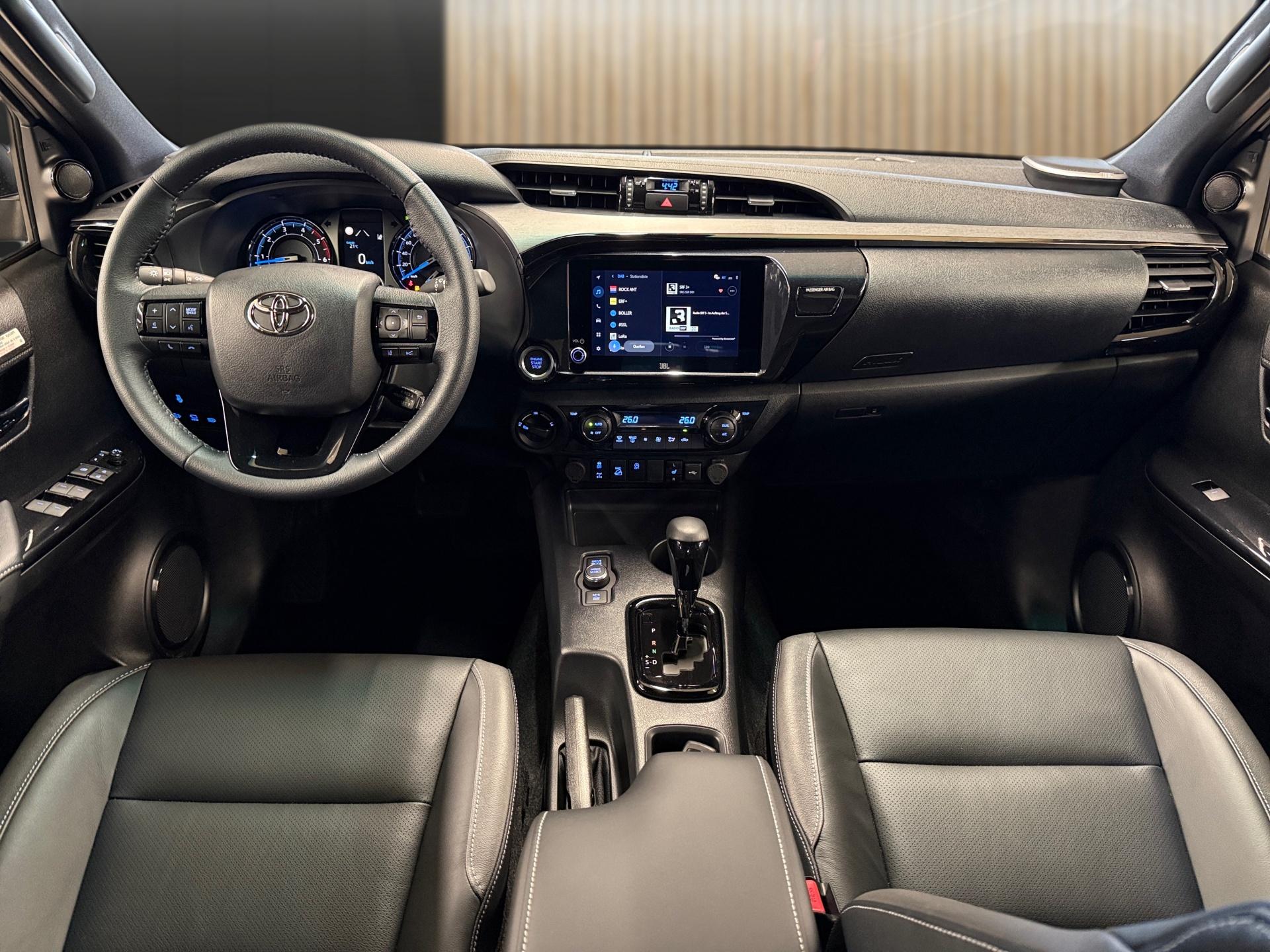 TOYOTA Hilux Double Cab.-Pick-up 2.8 D-4D MHEV 204 Invincible-image-13