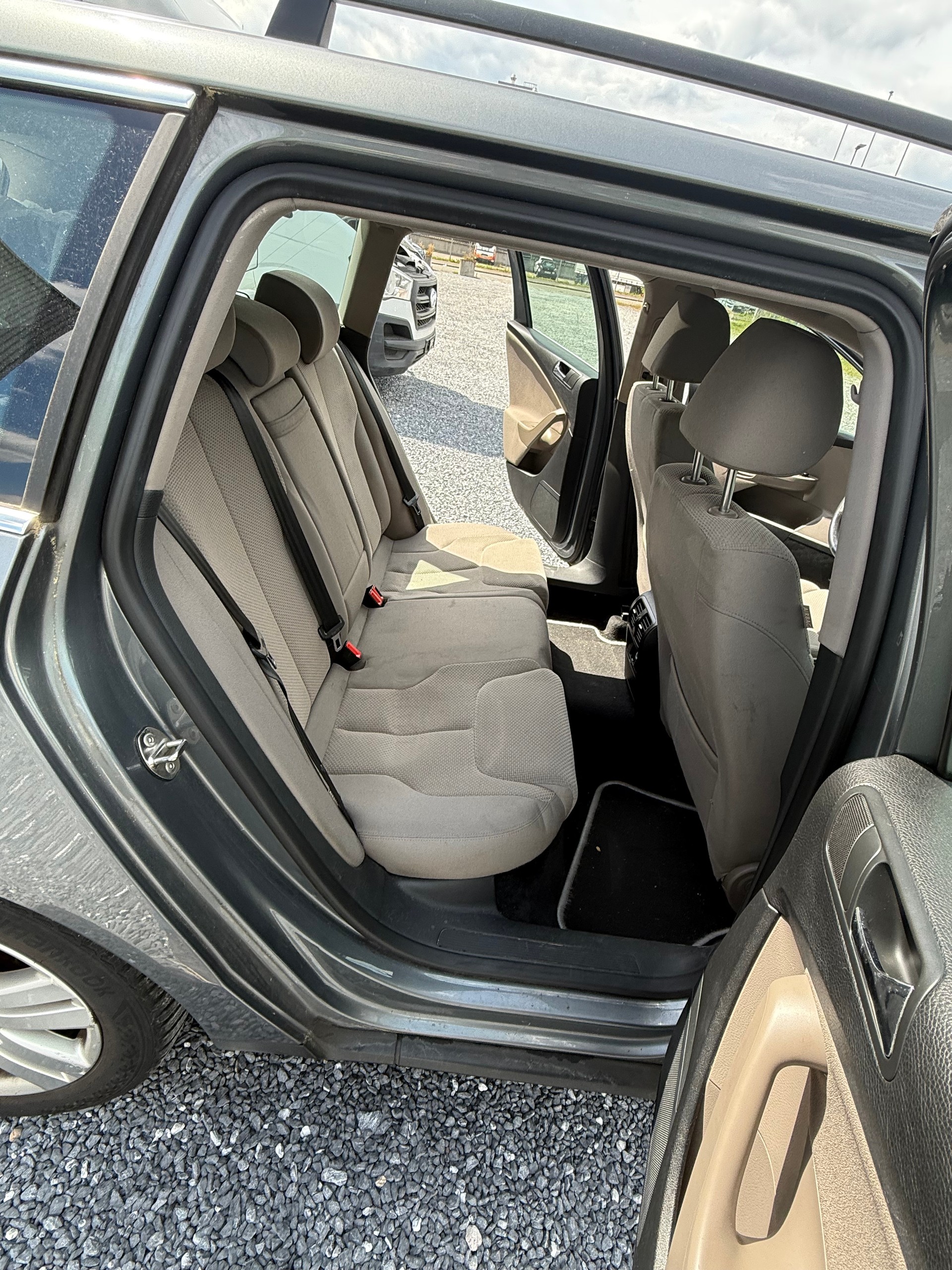 VW Passat Variant 2.0T FSI Sportline-image-11