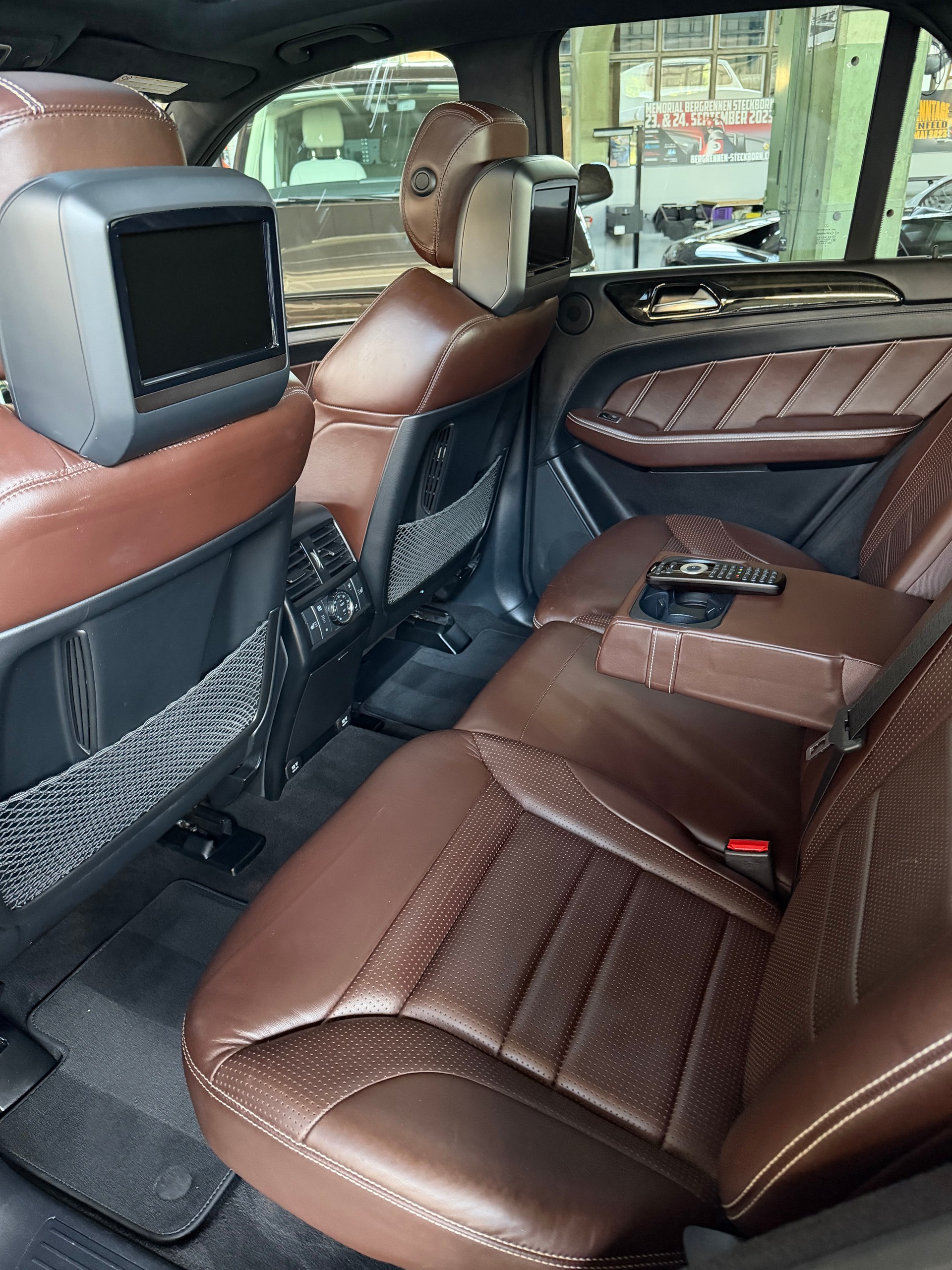 MERCEDES-BENZ ML 63 AMG 4Matic *** AMG Driver Package *** Speedshift Automat-image-12
