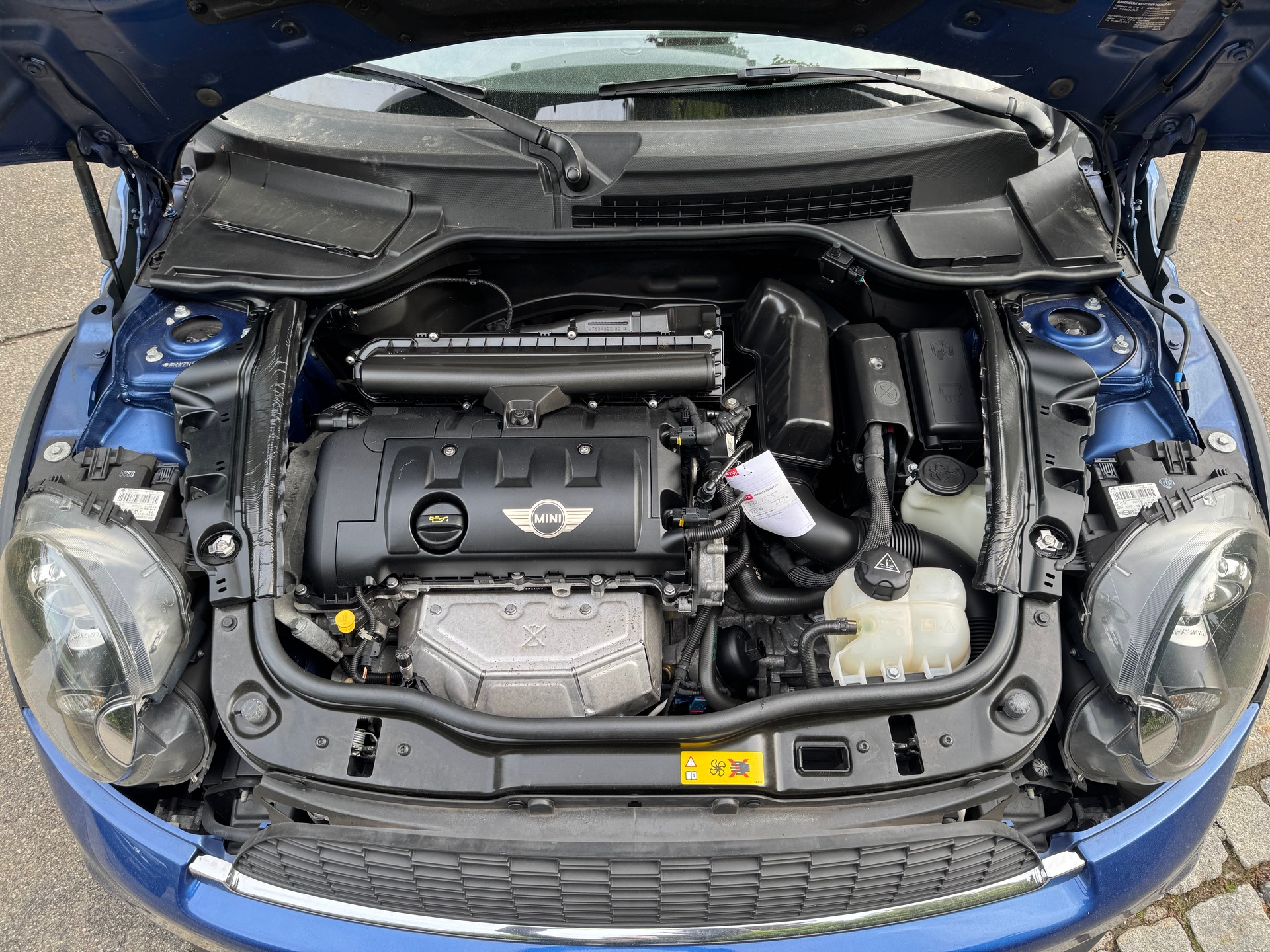 MINI 1.6i Cooper-image-3