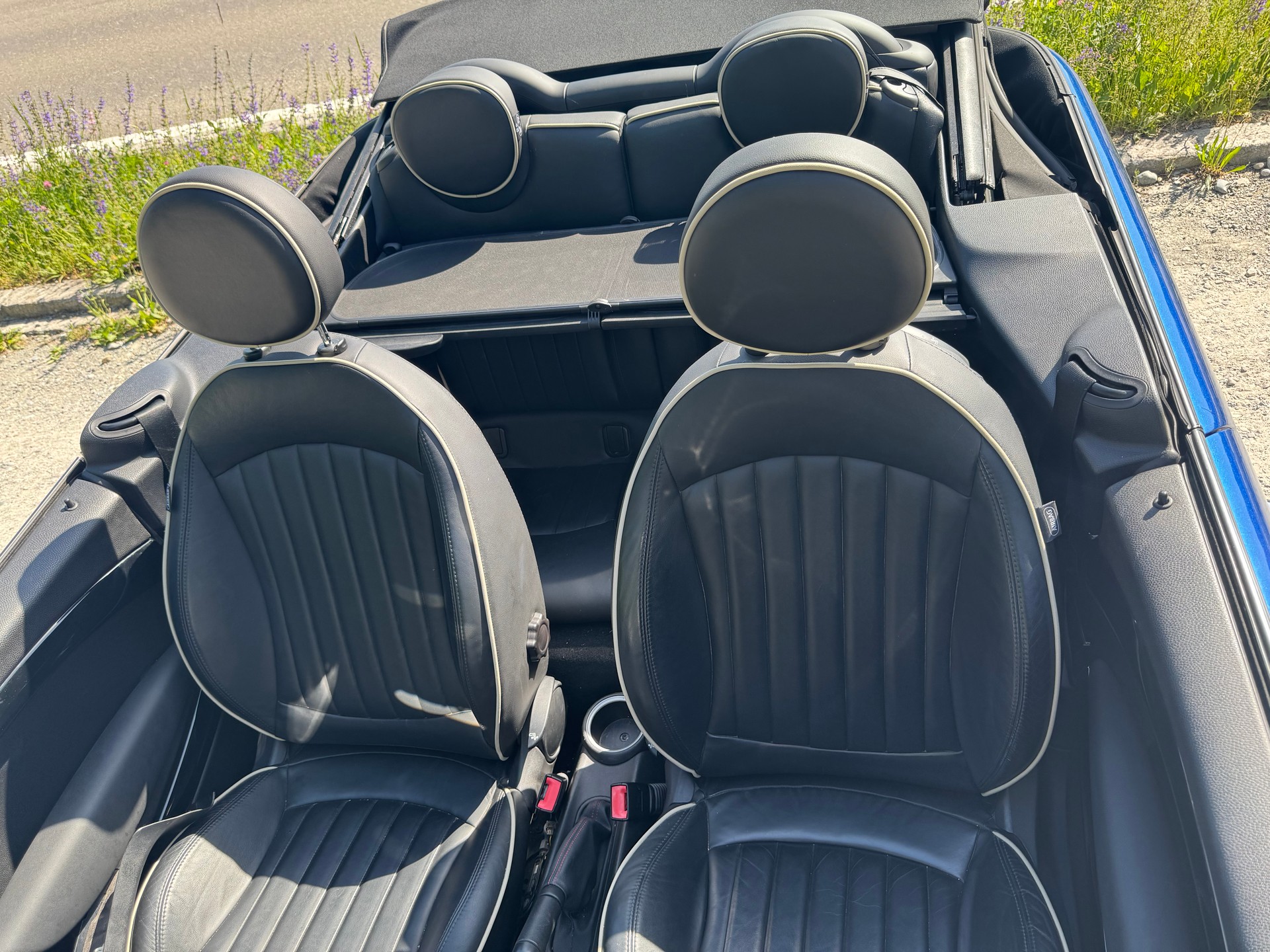 MINI 1.6i Cooper-image-2