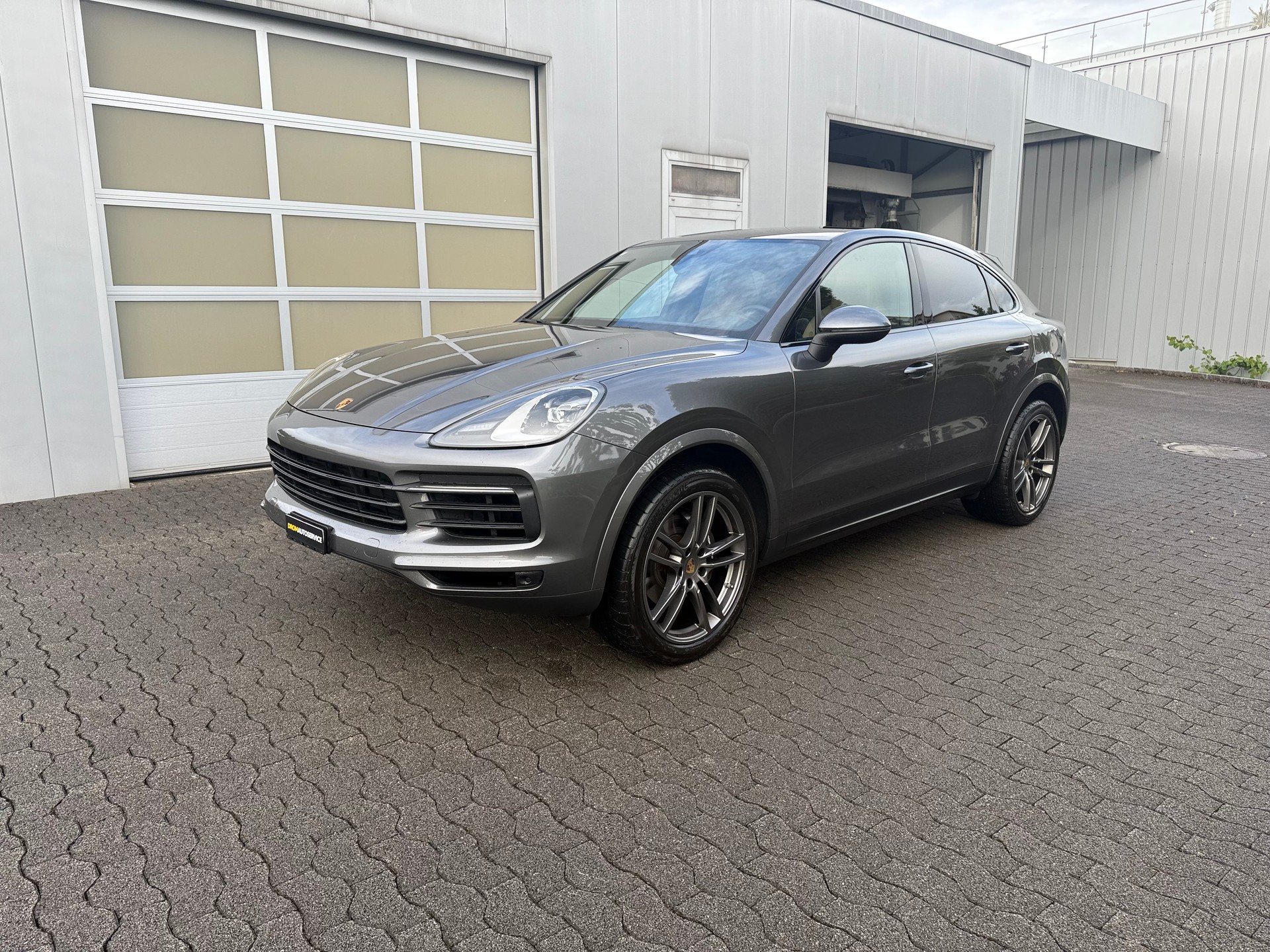 PORSCHE Cayenne Coupé-showroom-element-2