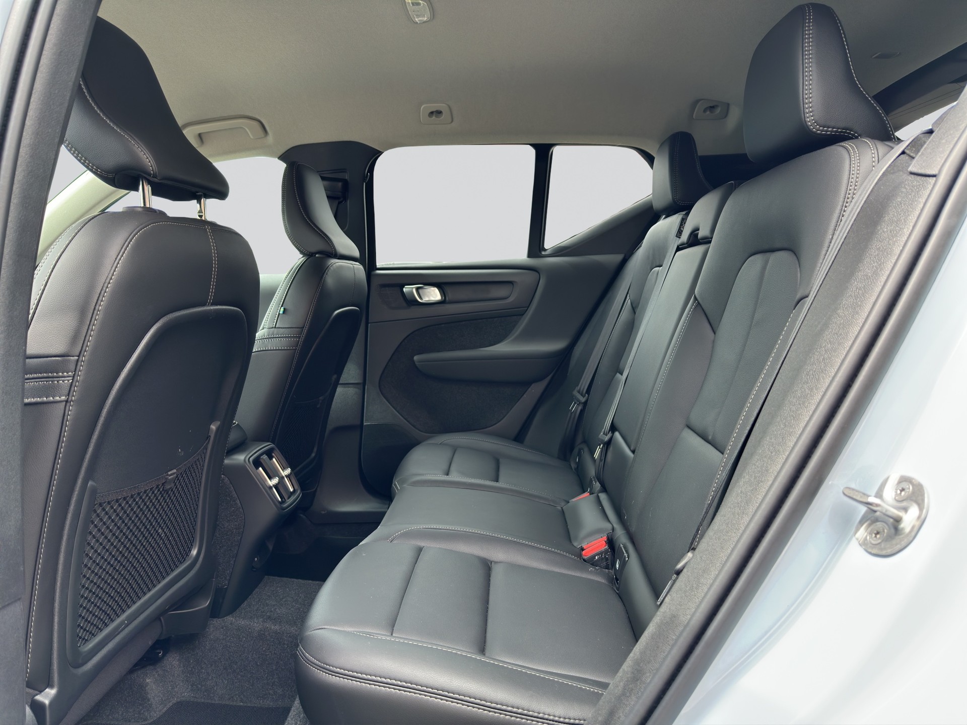 VOLVO XC40 B3 Benzin Mild Hybrid Plus Dark DCT-image-7