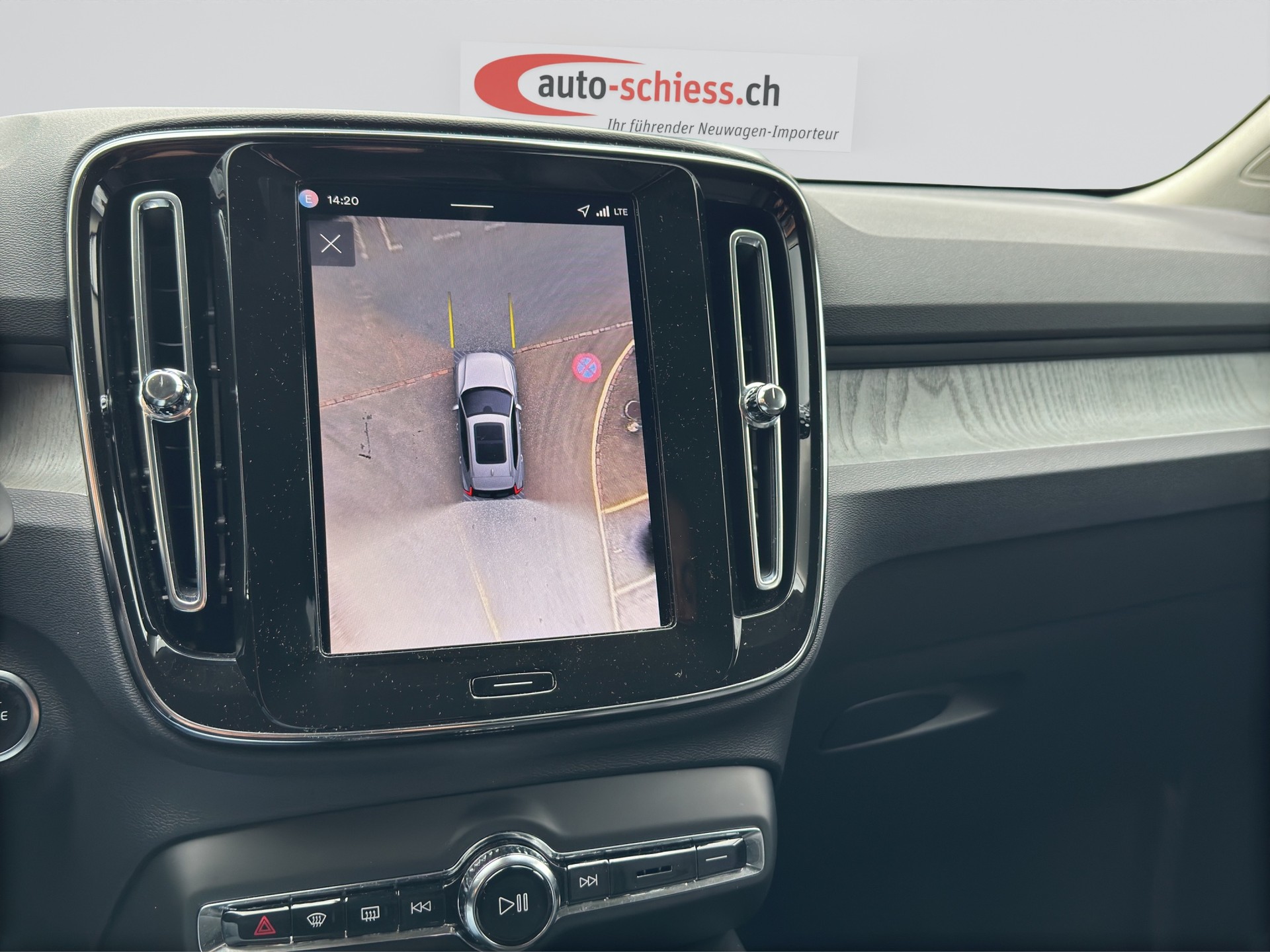 VOLVO XC40 B3 Benzin Mild Hybrid Plus Dark DCT-image-14