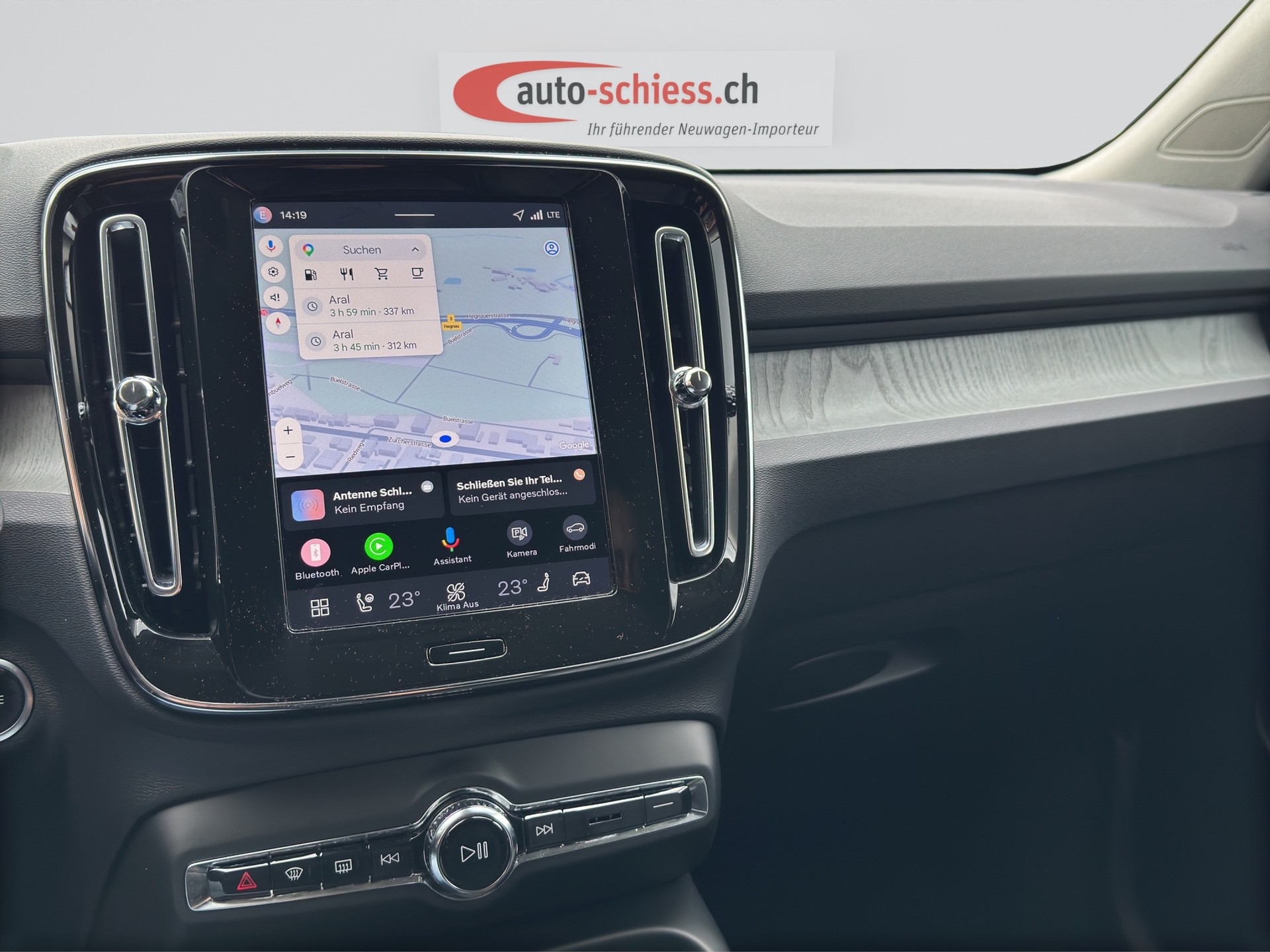 VOLVO XC40 B3 Benzin Mild Hybrid Plus Dark DCT-image-12