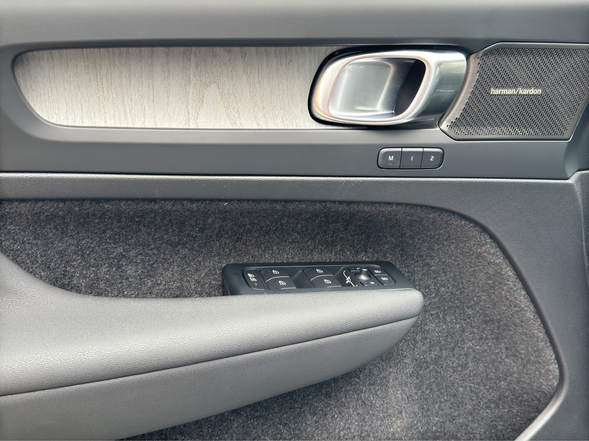 VOLVO XC40 B3 Benzin Mild Hybrid Plus Dark DCT-image-8