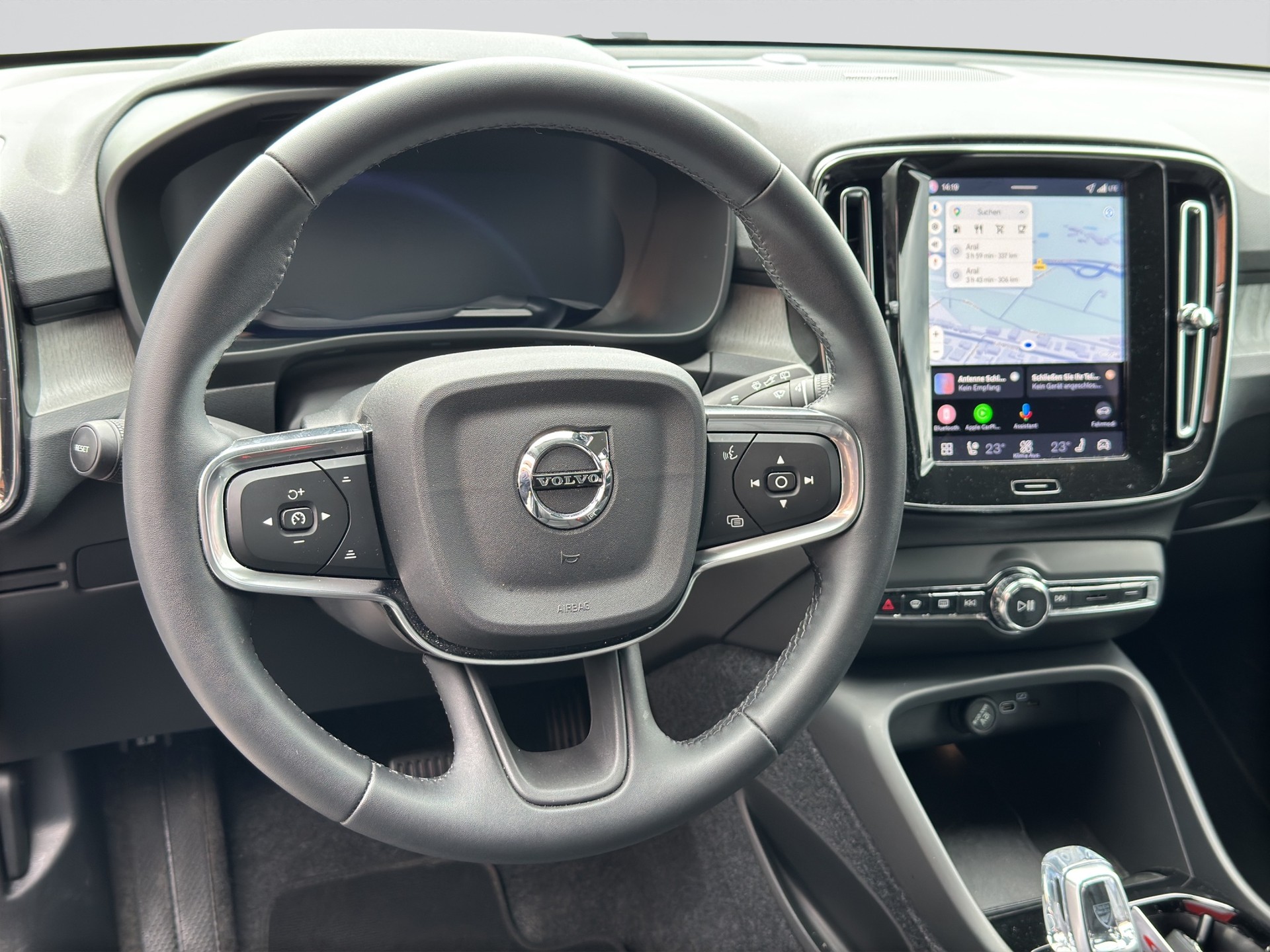 VOLVO XC40 B3 Benzin Mild Hybrid Plus Dark DCT-image-10
