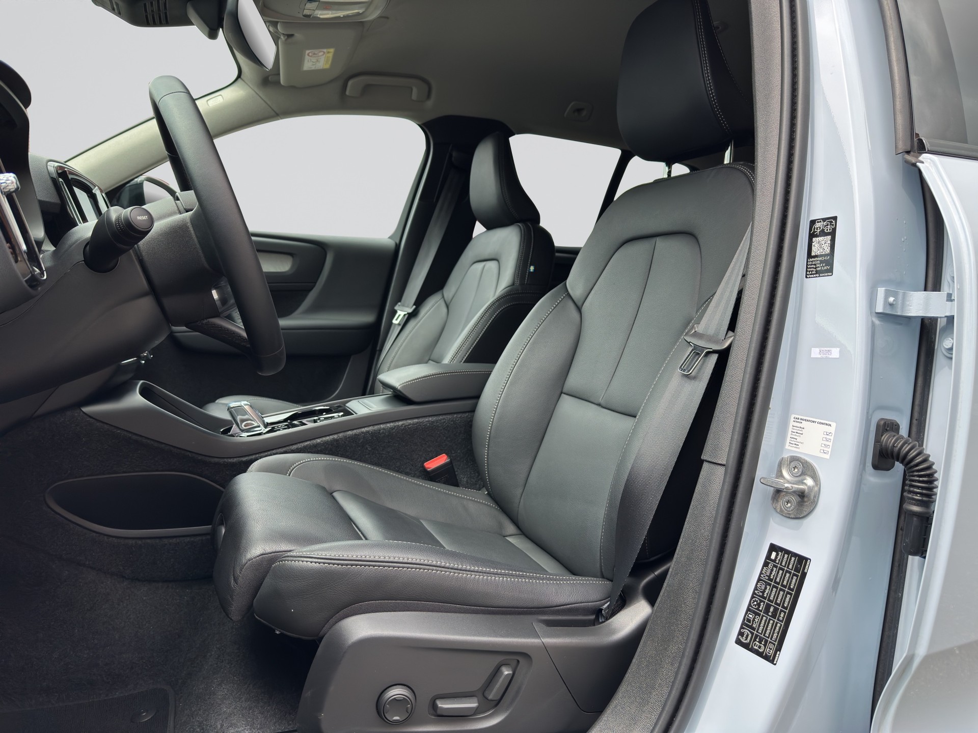 VOLVO XC40 B3 Benzin Mild Hybrid Plus Dark DCT-image-5