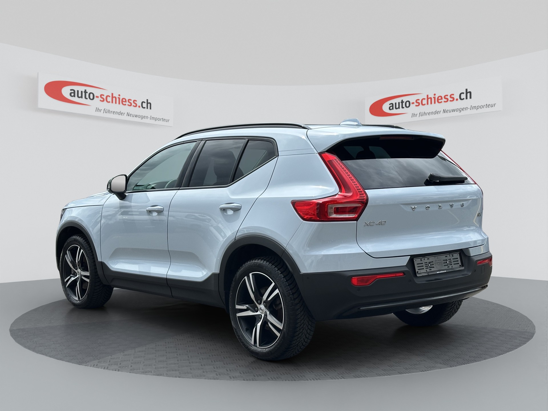 VOLVO XC40 B3 Benzin Mild Hybrid Plus Dark DCT-image-2