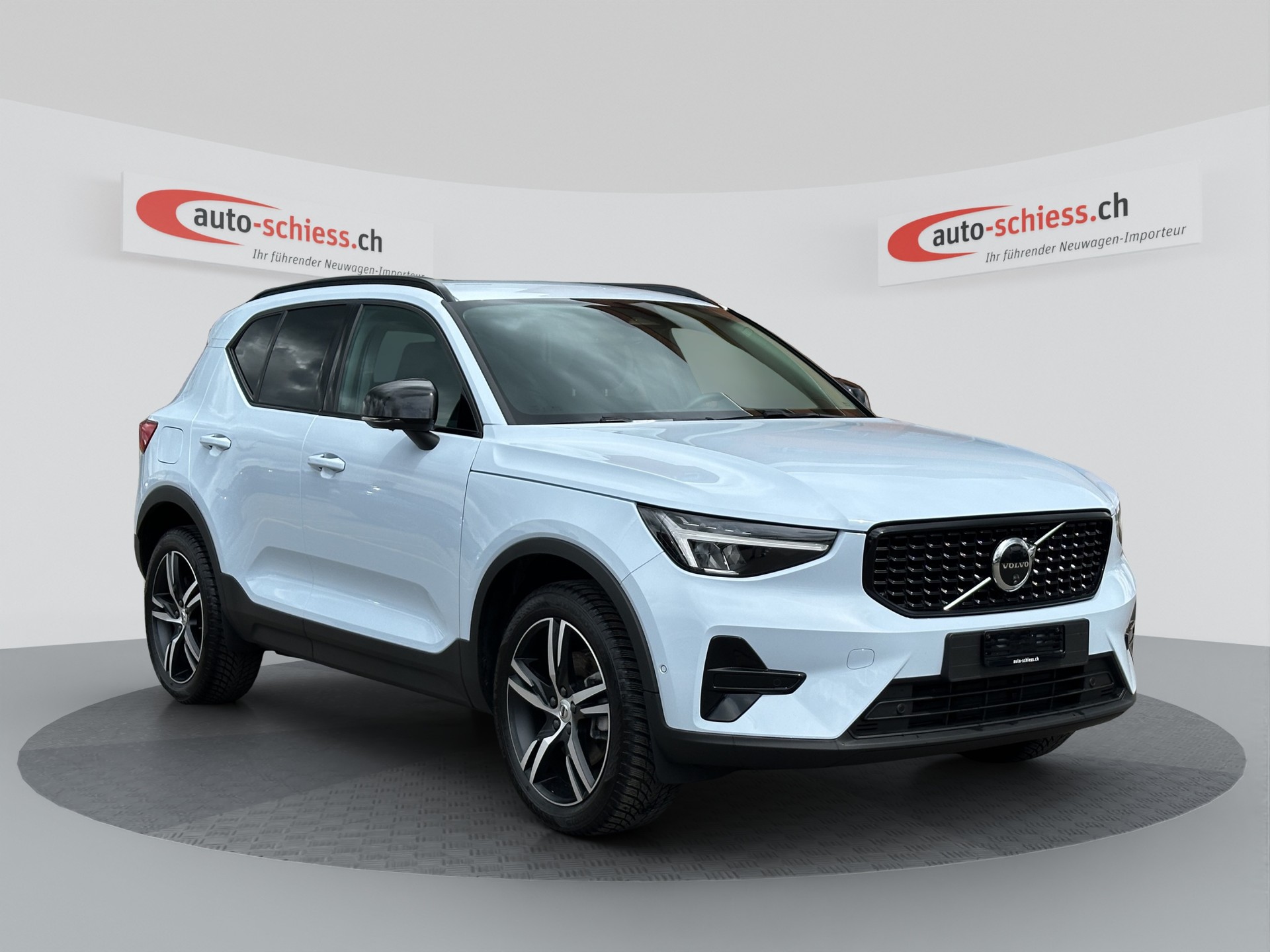 VOLVO XC40 B3 Benzin Mild Hybrid Plus Dark DCT-image-0