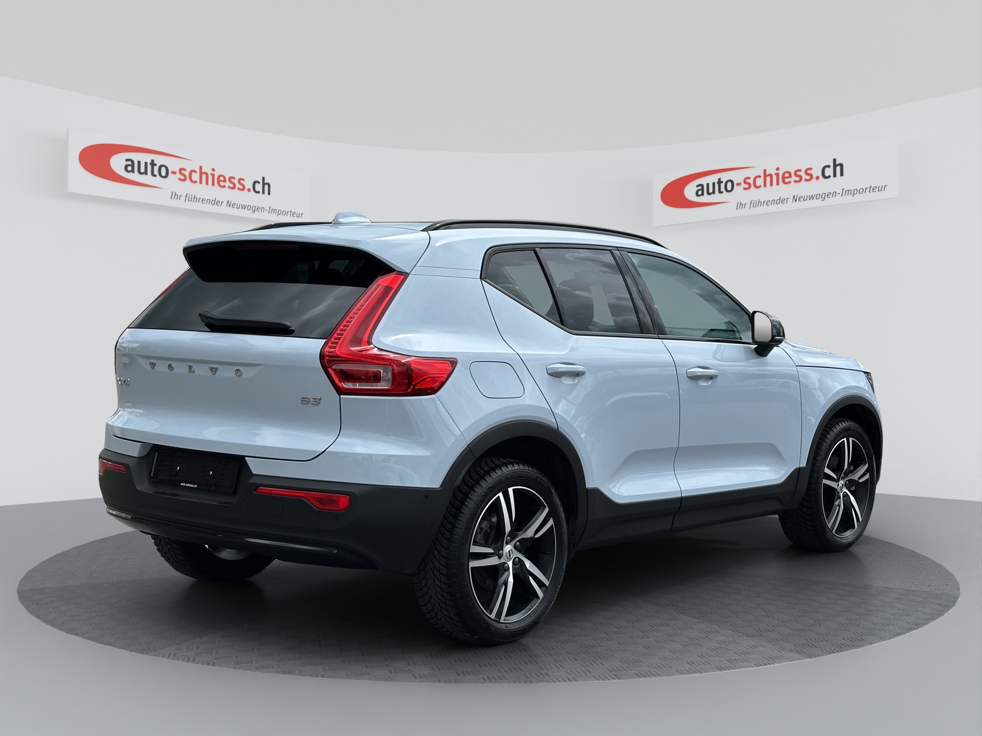 VOLVO XC40 B3 Benzin Mild Hybrid Plus Dark DCT-image-4
