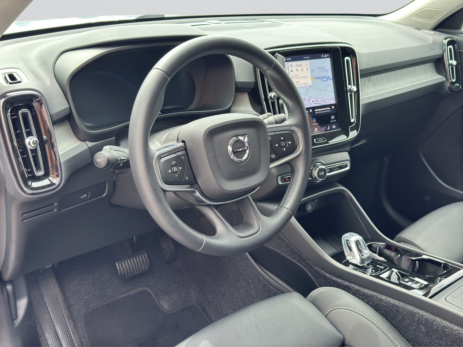VOLVO XC40 B3 Benzin Mild Hybrid Plus Dark DCT-image-6