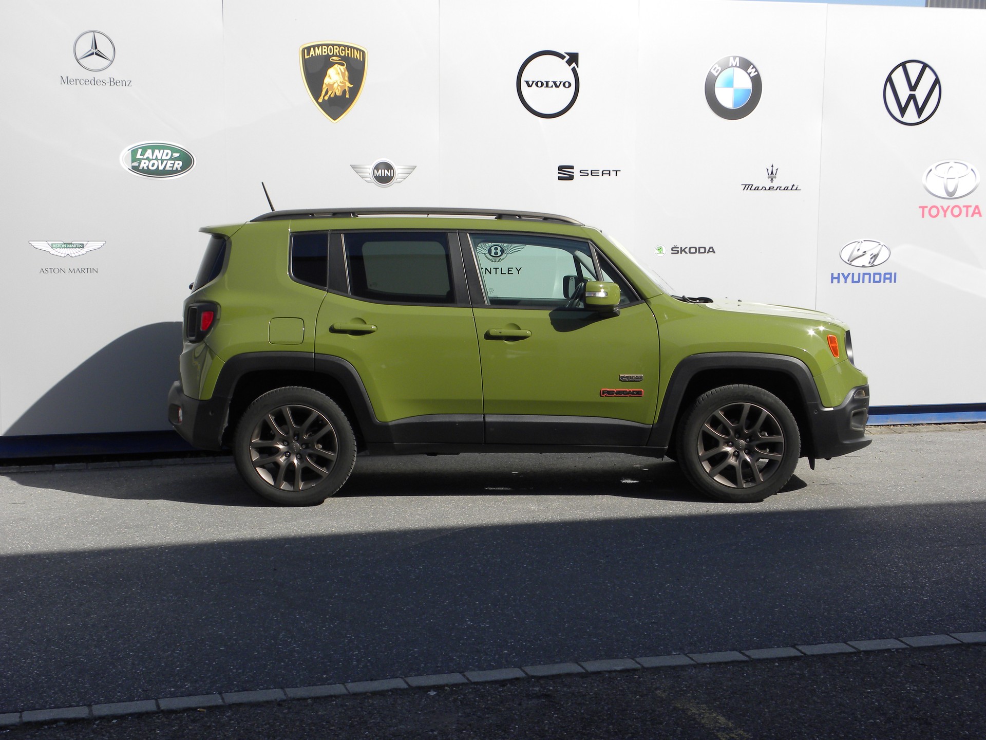 JEEP Renegade 1.4 Turbo 75th Anniversary AWD-image-4