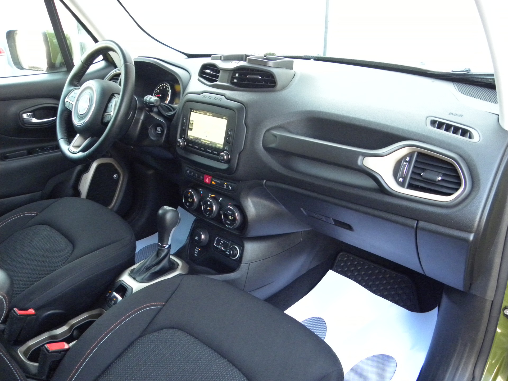 JEEP Renegade 1.4 Turbo 75th Anniversary AWD-image-7