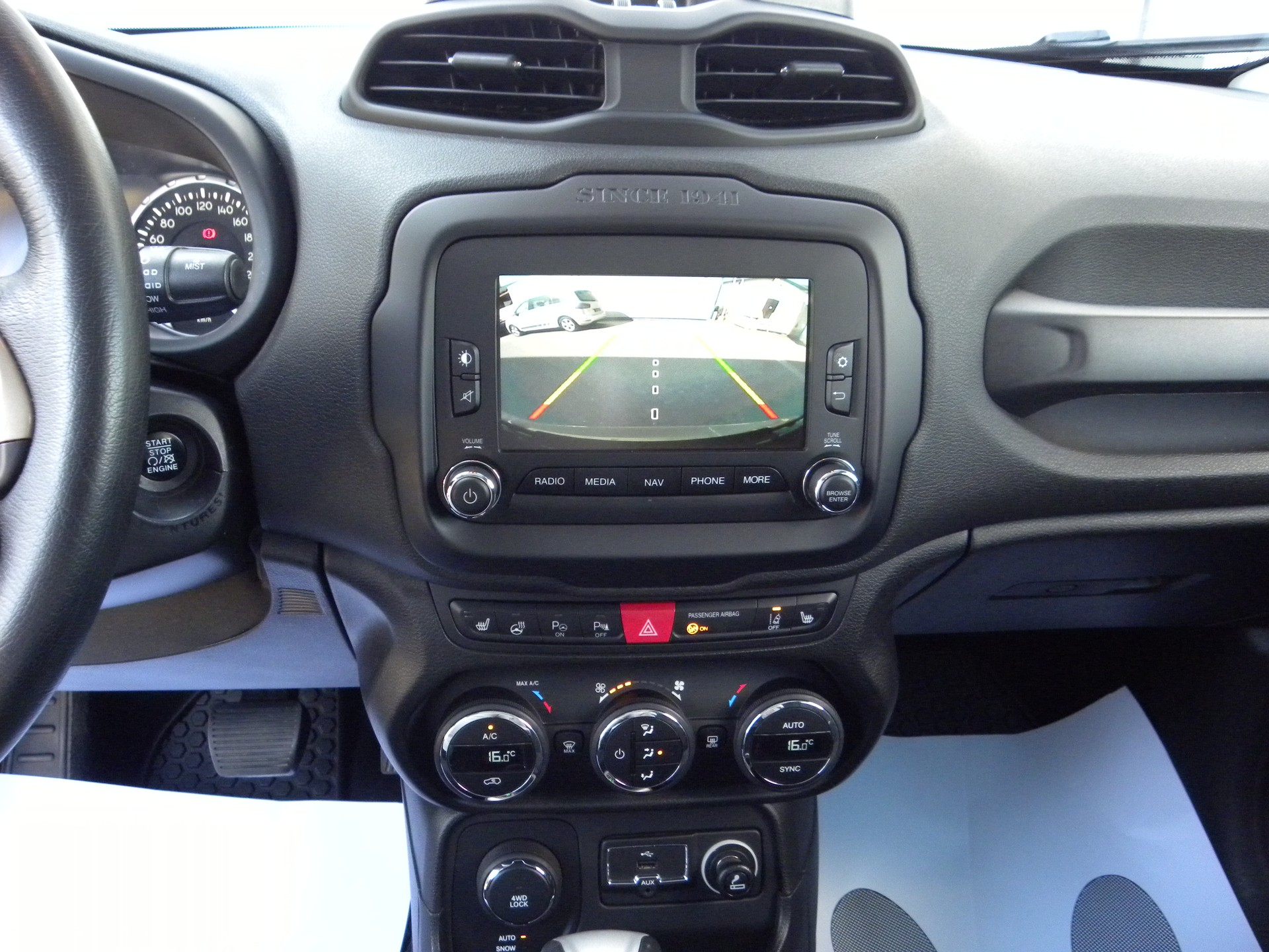 JEEP Renegade 1.4 Turbo 75th Anniversary AWD-image-11