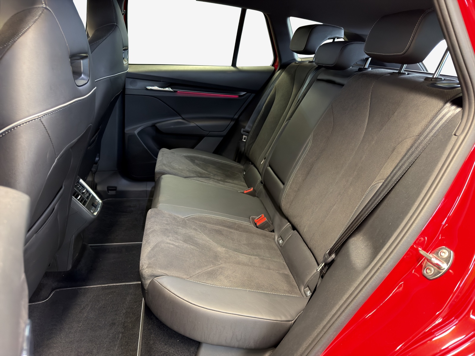 SKODA Enyaq iV 80x SportLine-image-12