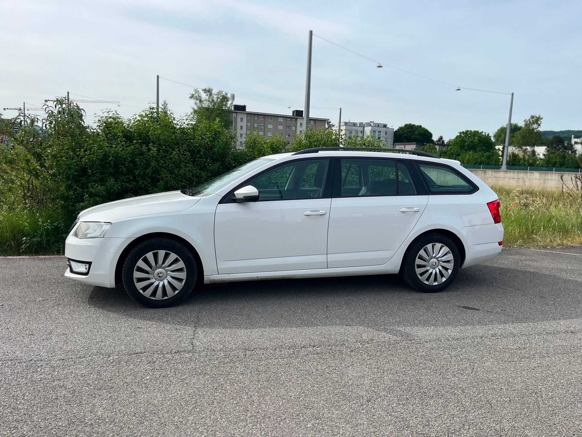 SKODA Octavia Combi 1.6 TDI Active-image-5