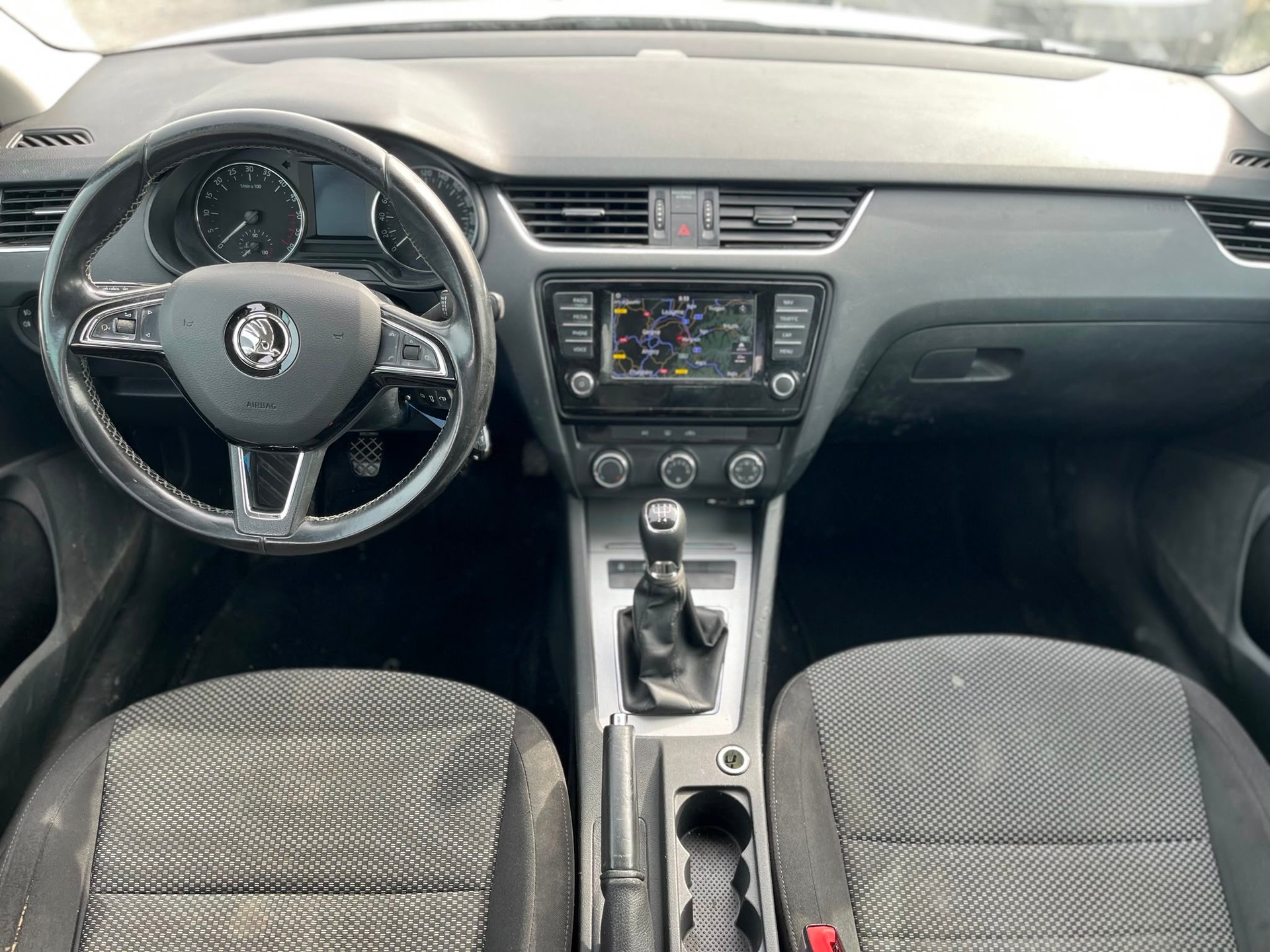 SKODA Octavia Combi 1.6 TDI Active-image-9