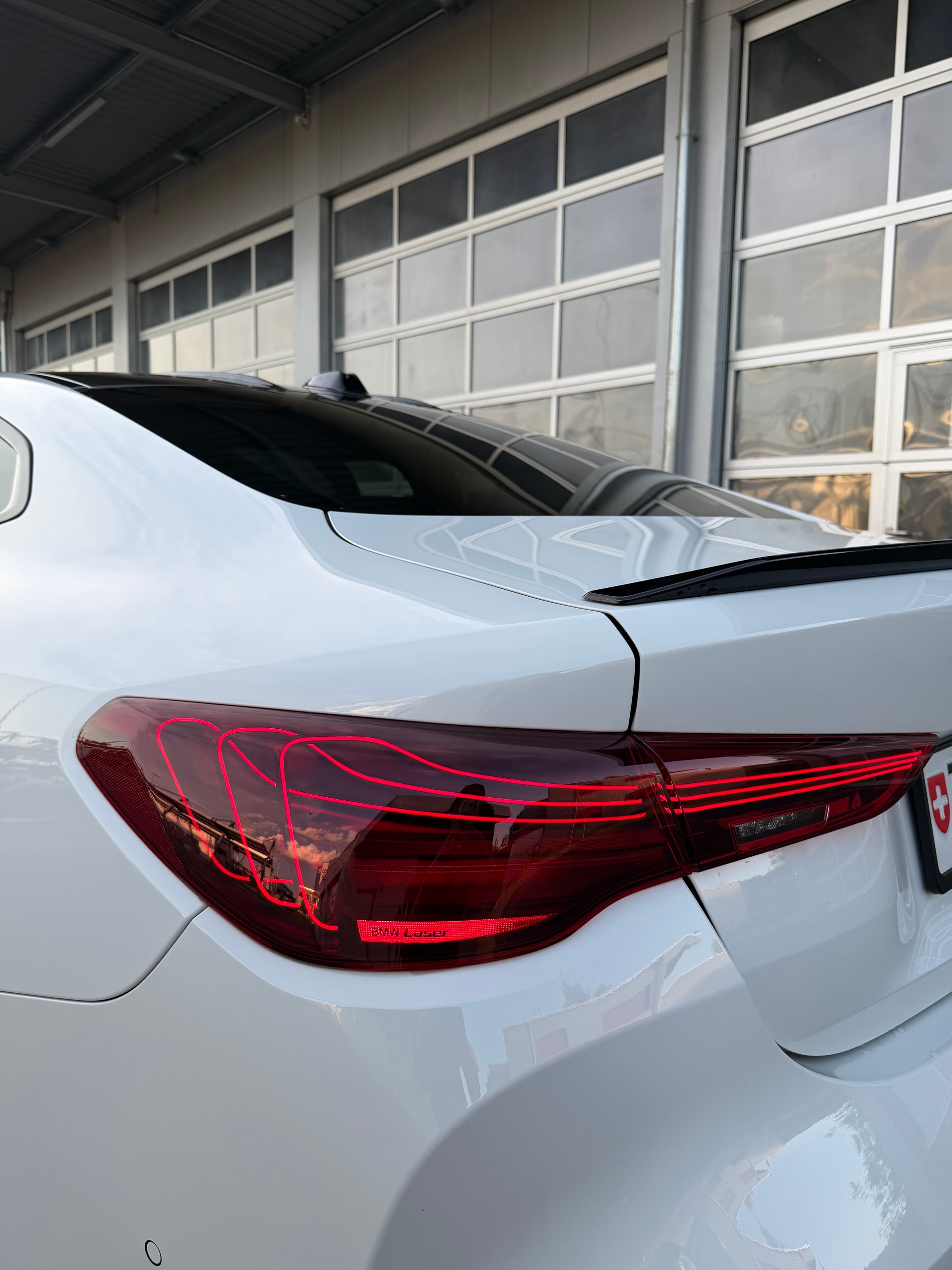 BMW BMW M4 Coupé Competition M xDrive Facelift *LEASINGÜBERNAHME*-image-3